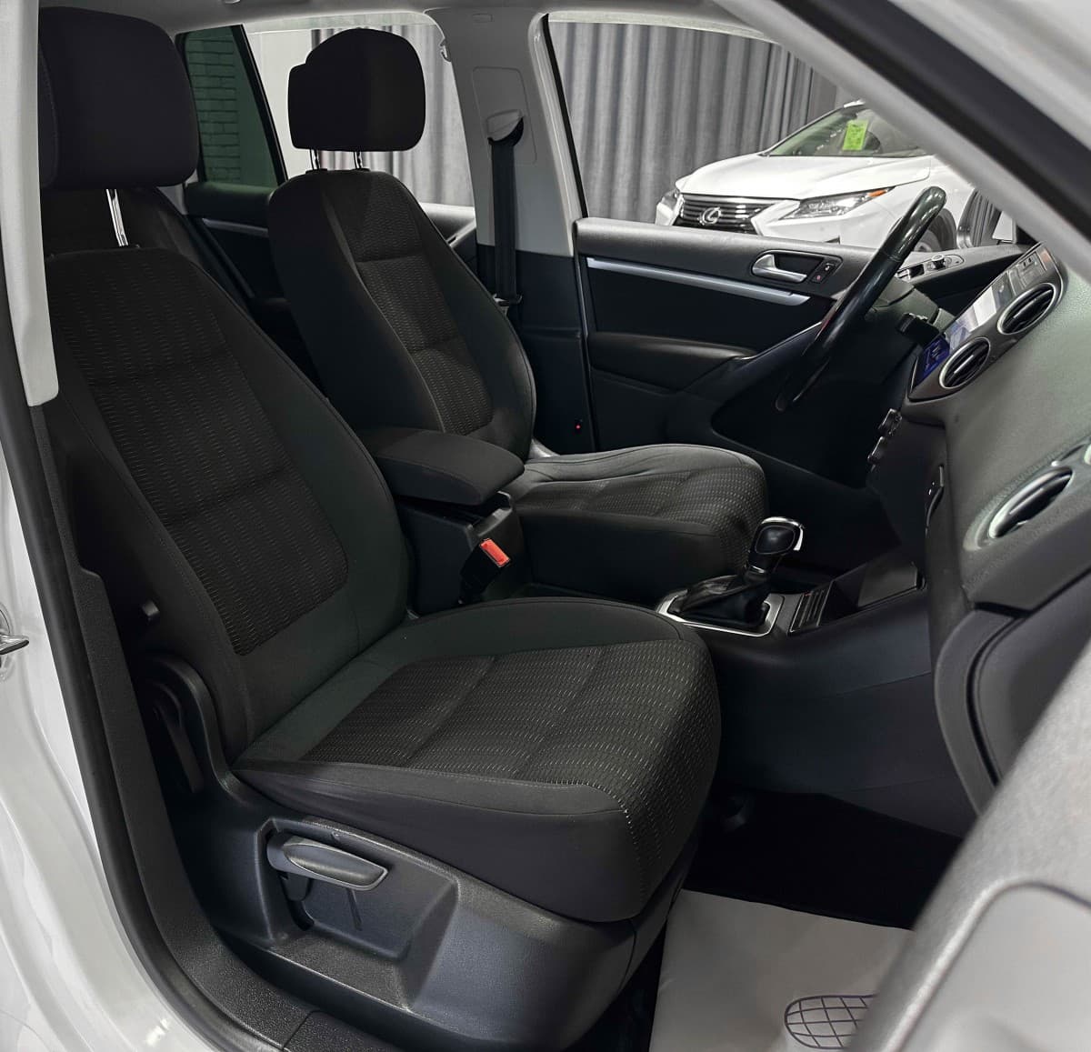 Volkswagen Tiguan - фото 15