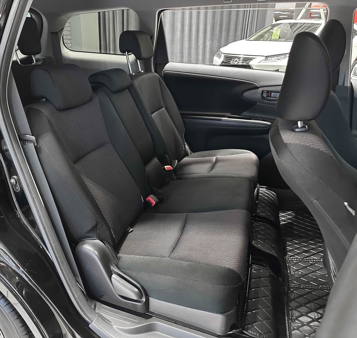 Toyota Wish - фото 12