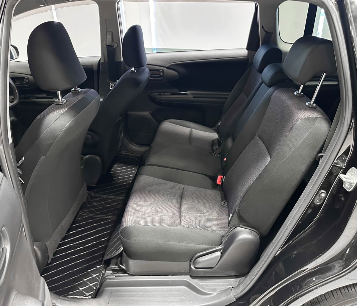 Toyota Wish - фото 15