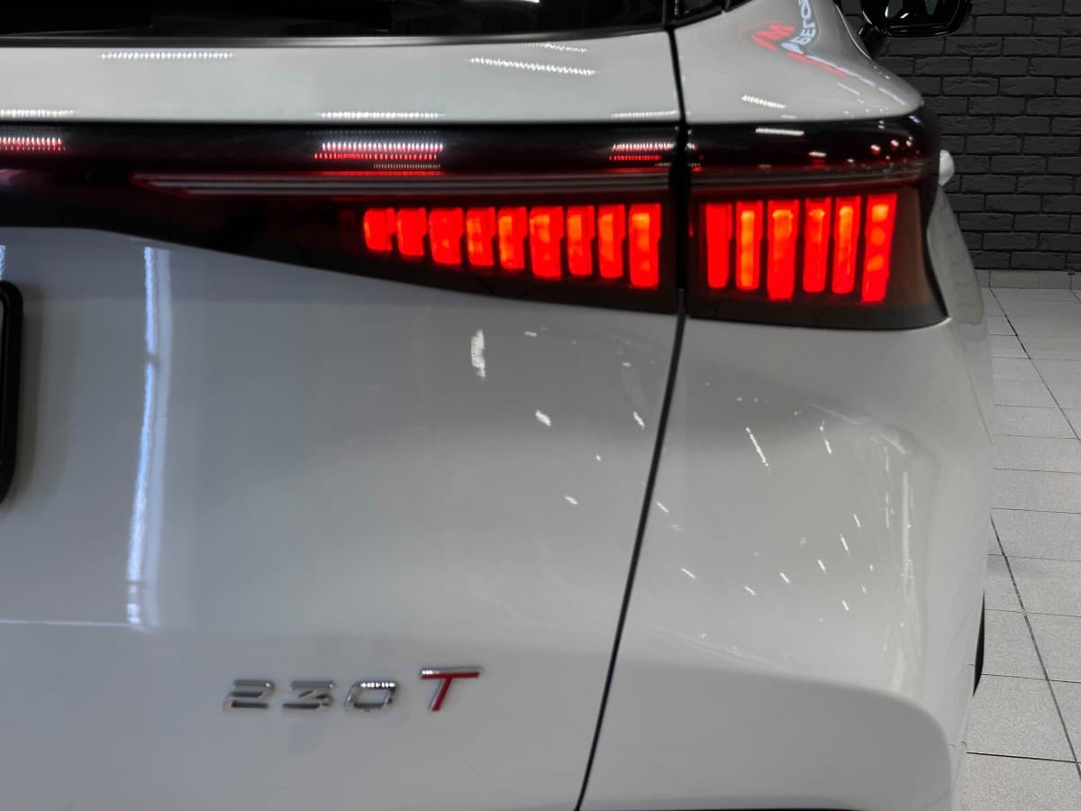 Omoda C5 - фото 8