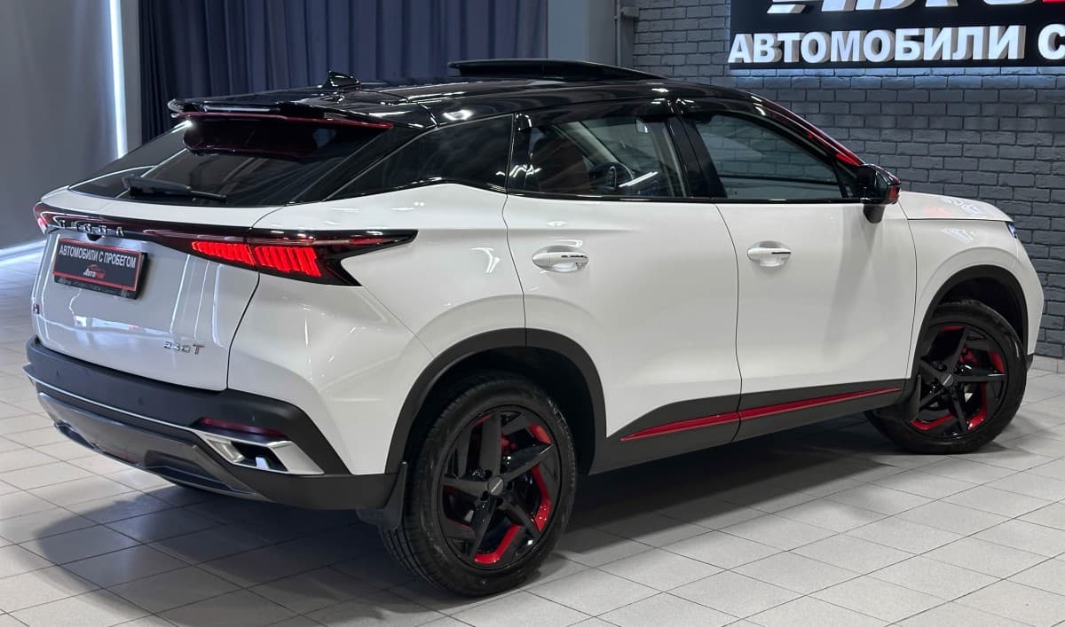 Omoda C5 - фото 6