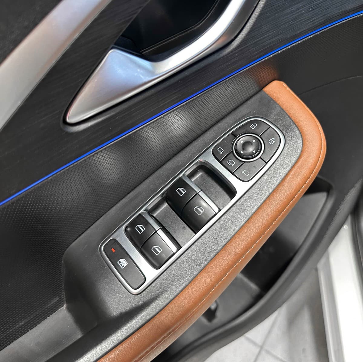 Omoda C5 - фото 17