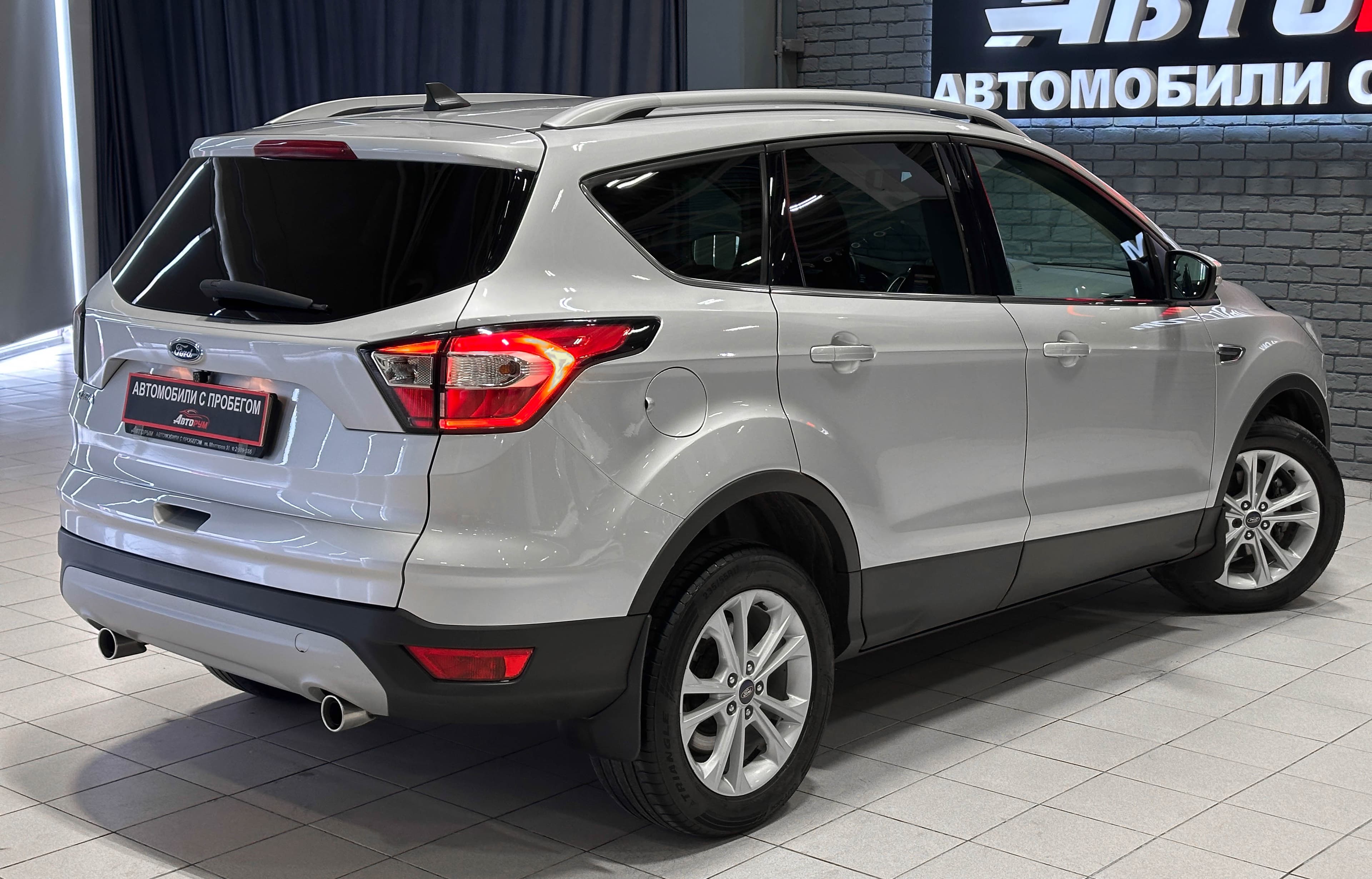 Ford Kuga - фото 6