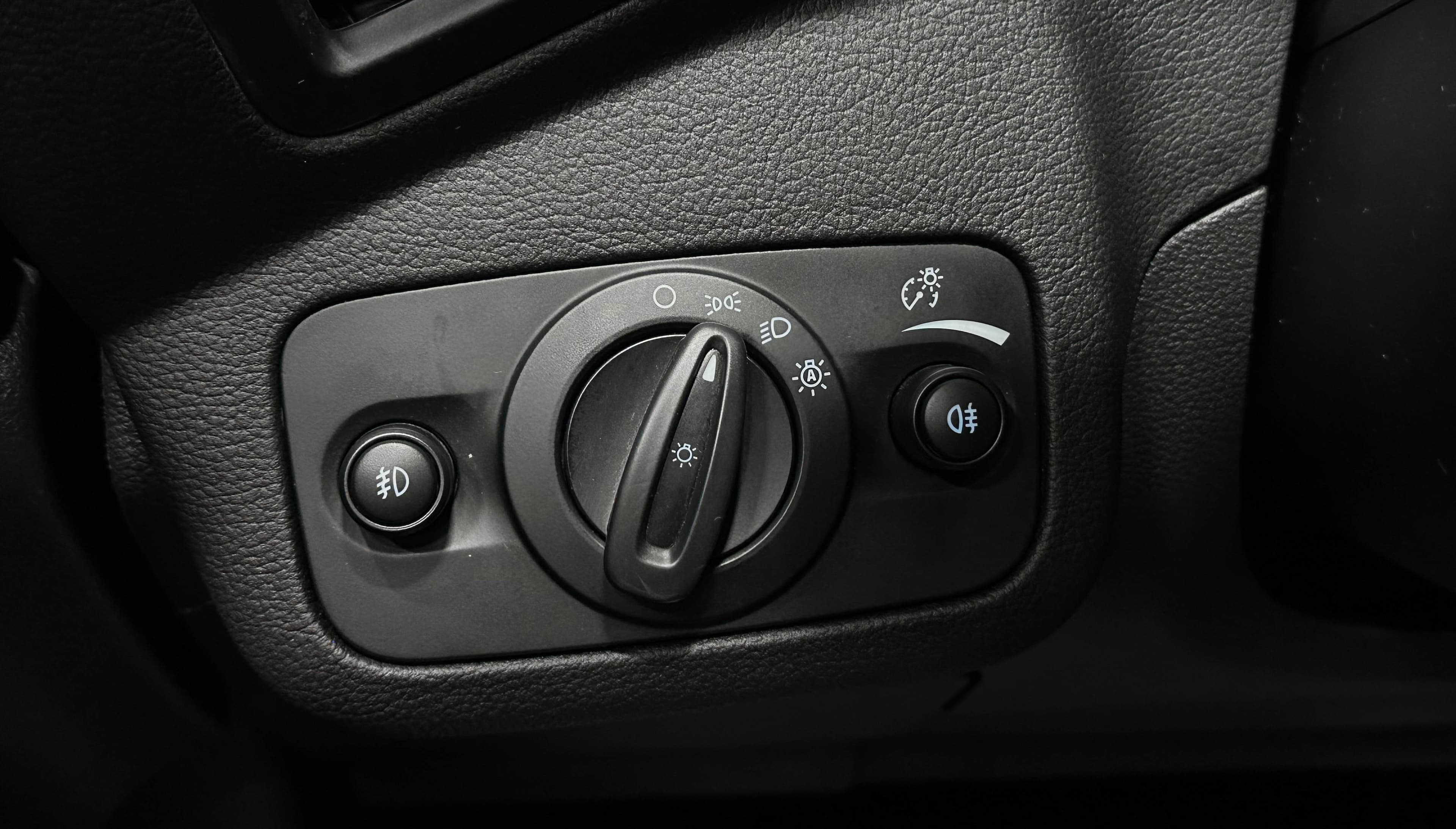 Ford Kuga - фото 18