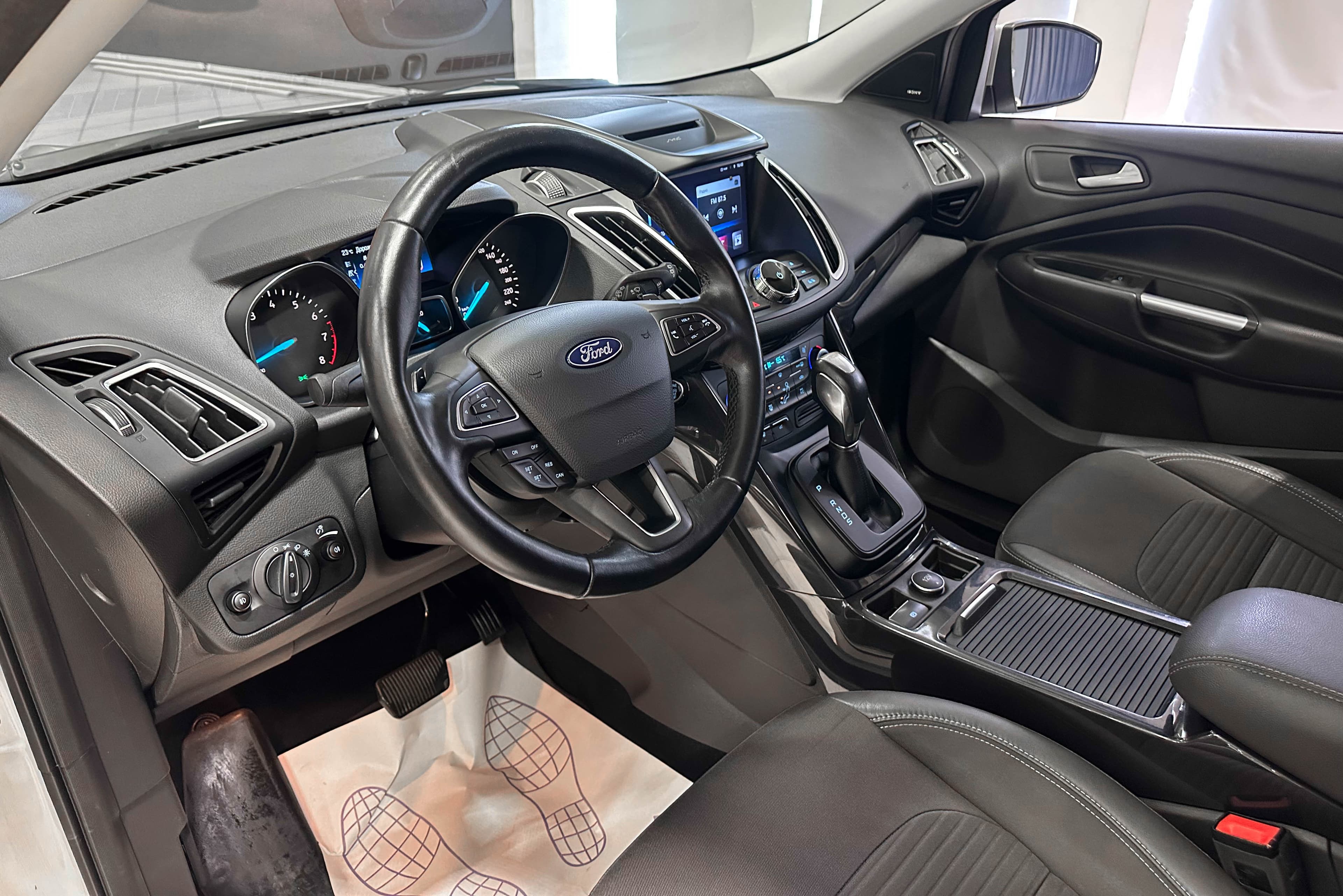 Ford Kuga - фото 10