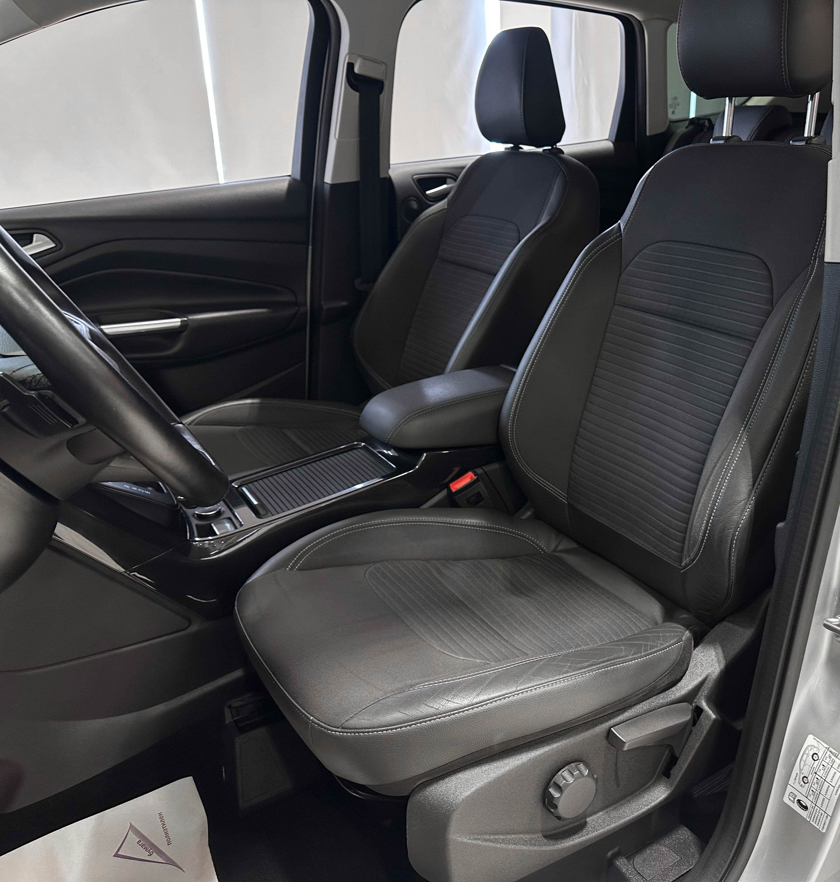 Ford Kuga - фото 11