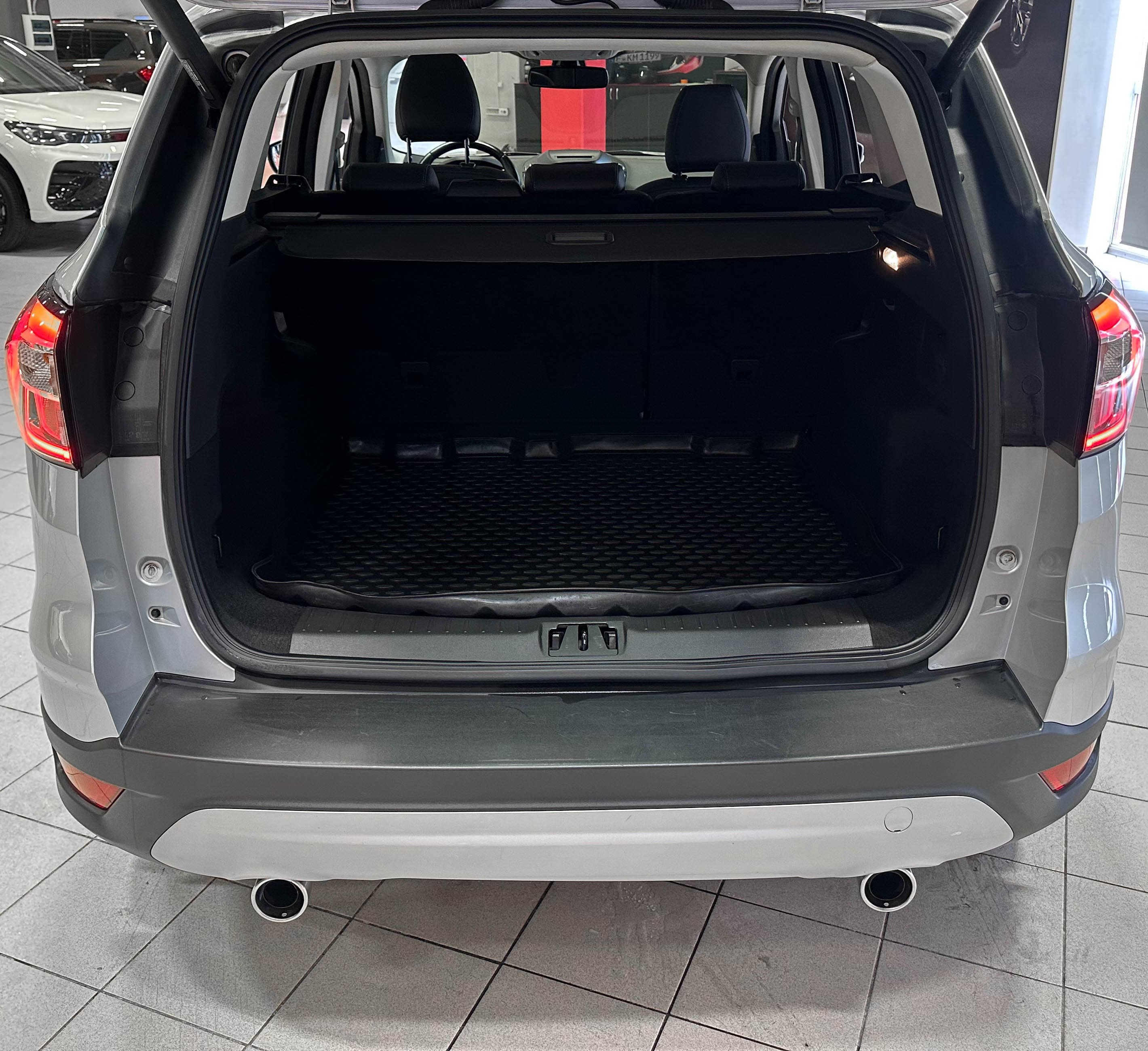 Ford Kuga - фото 13