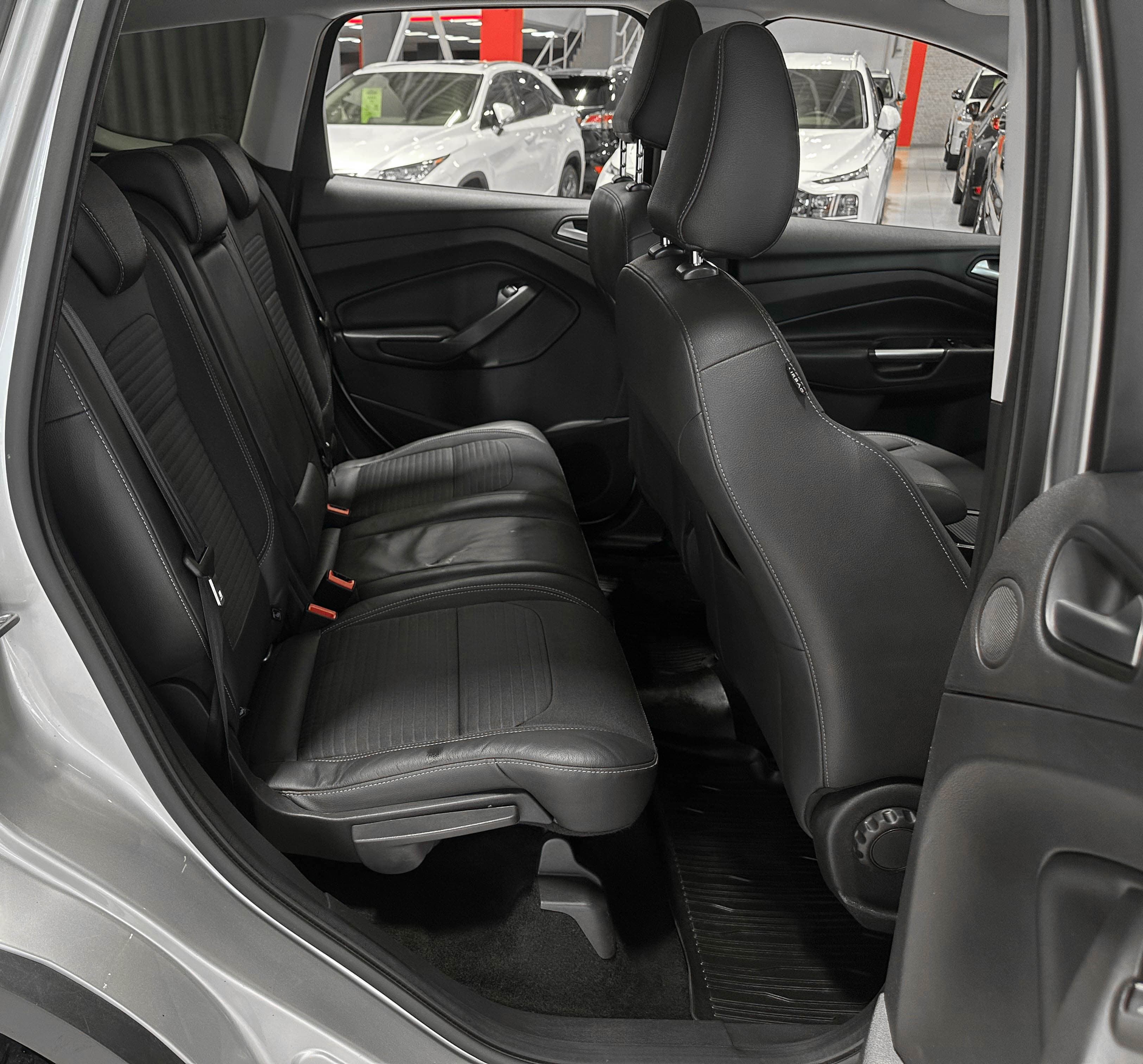 Ford Kuga - фото 14