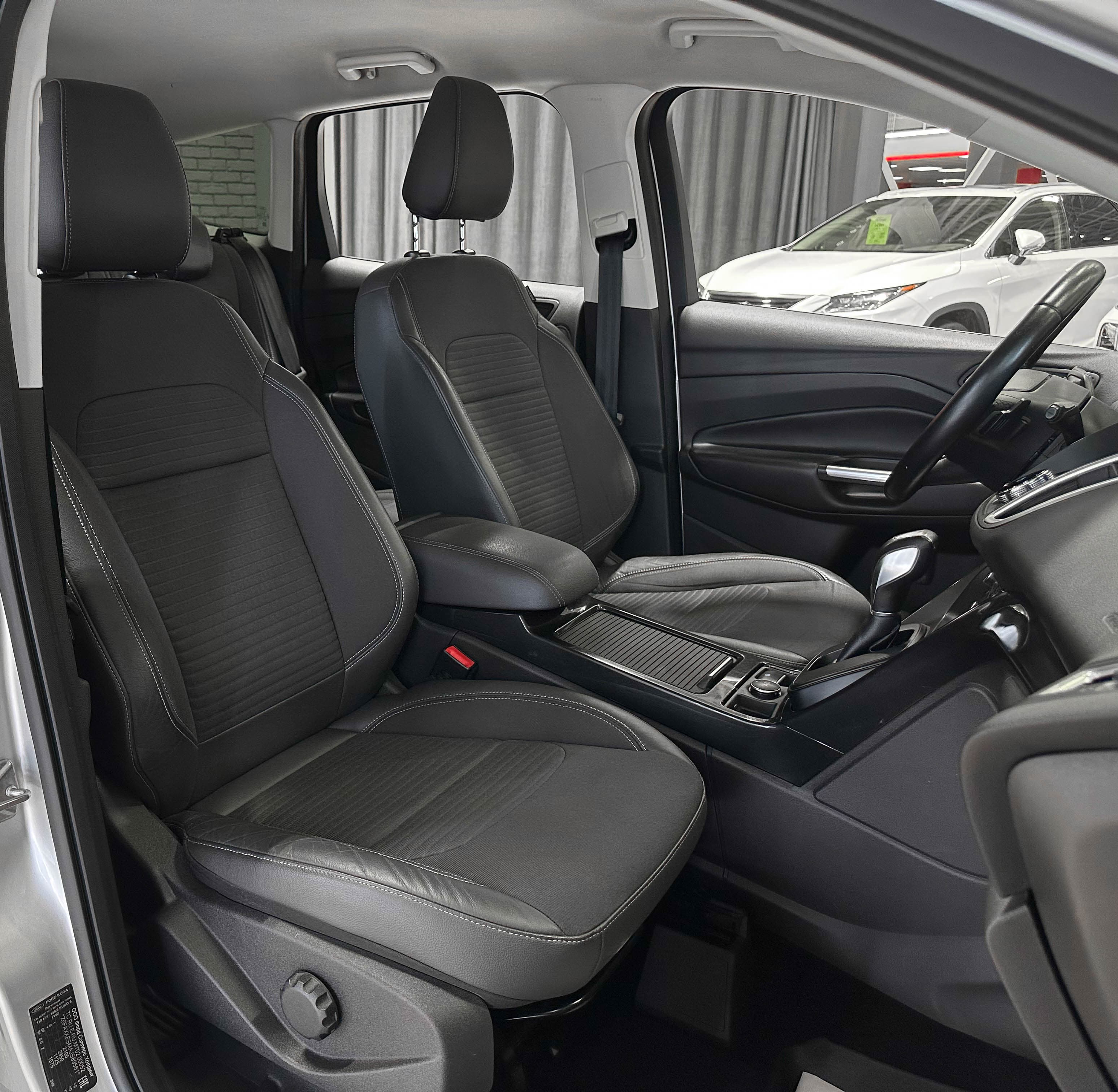 Ford Kuga - фото 15