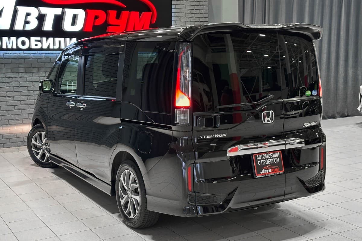 Honda Stepwgn Spada - фото 9