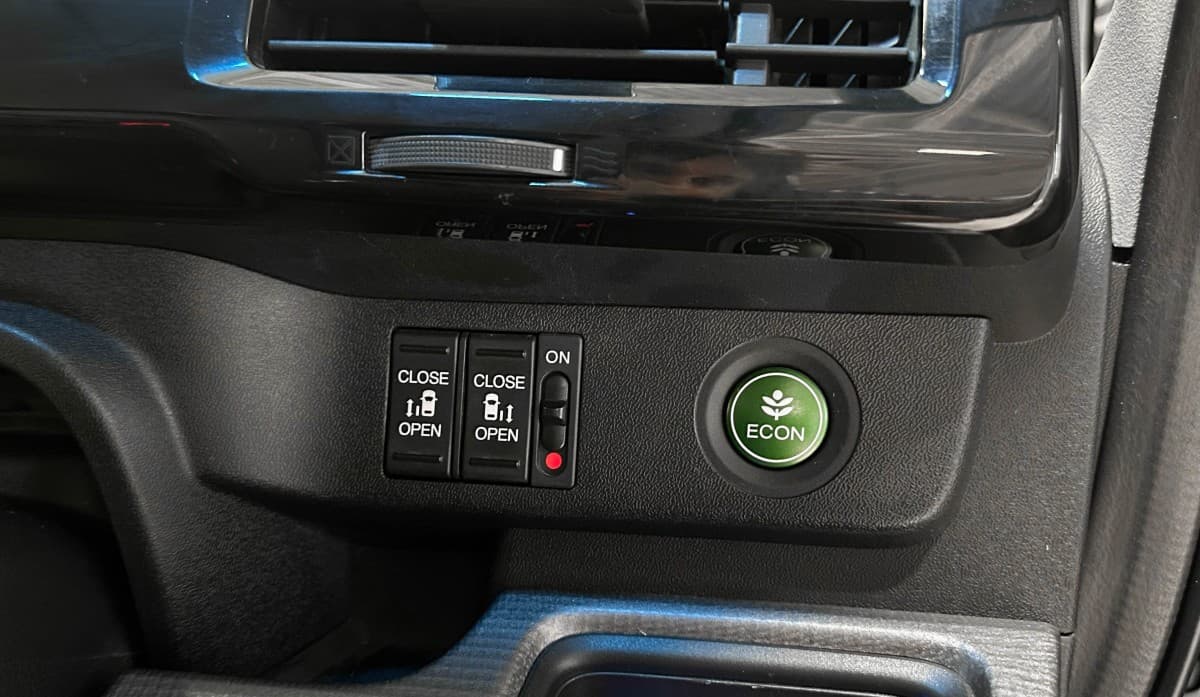 Honda Stepwgn Spada - фото 21
