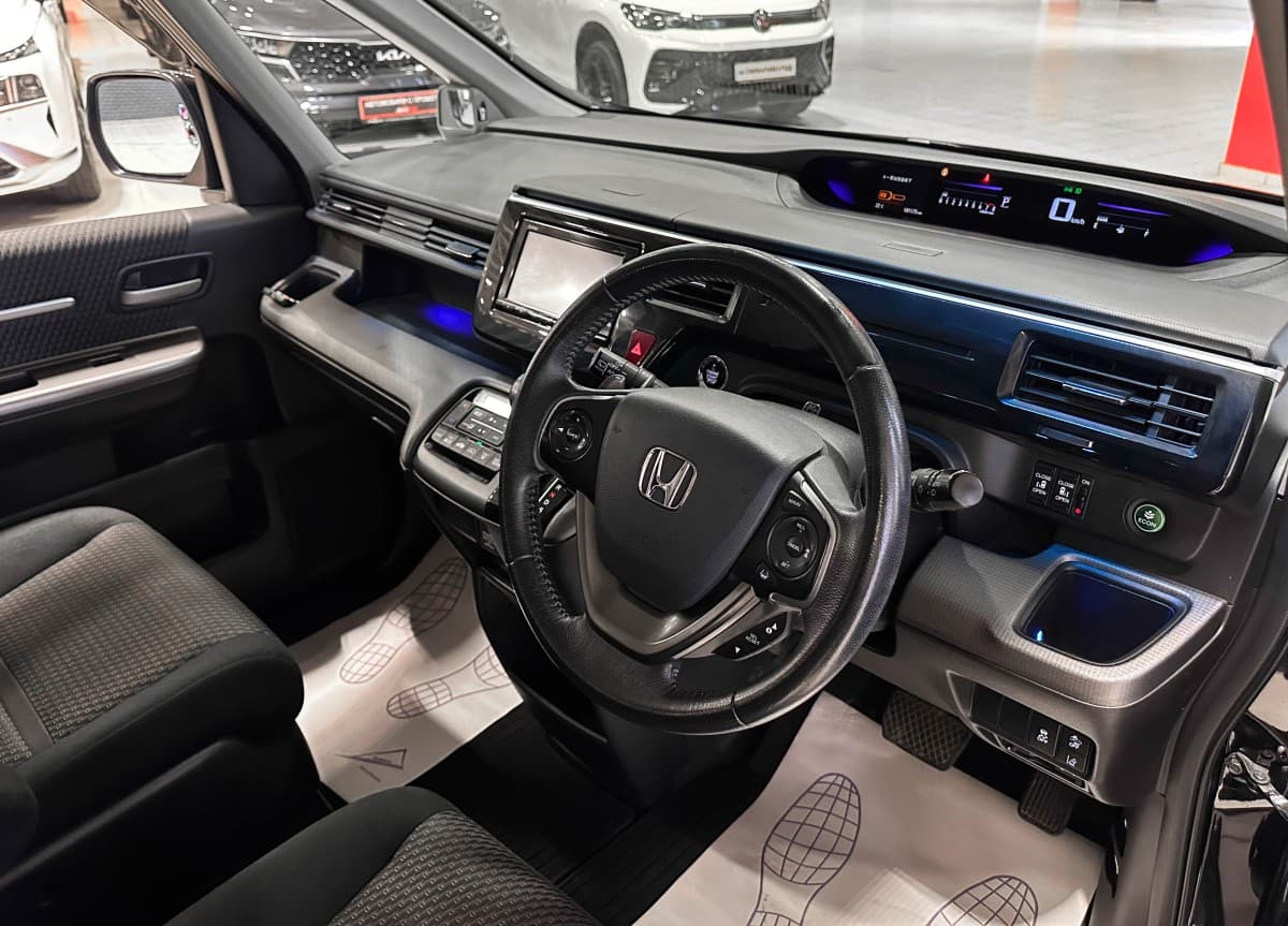 Honda Stepwgn Spada - фото 10