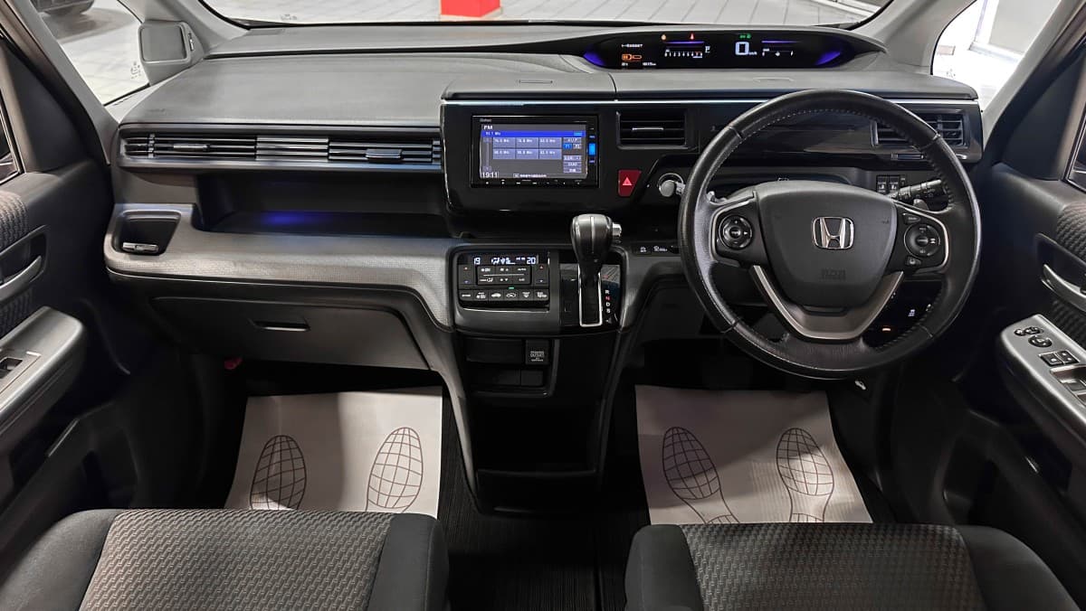 Honda Stepwgn Spada - фото 24