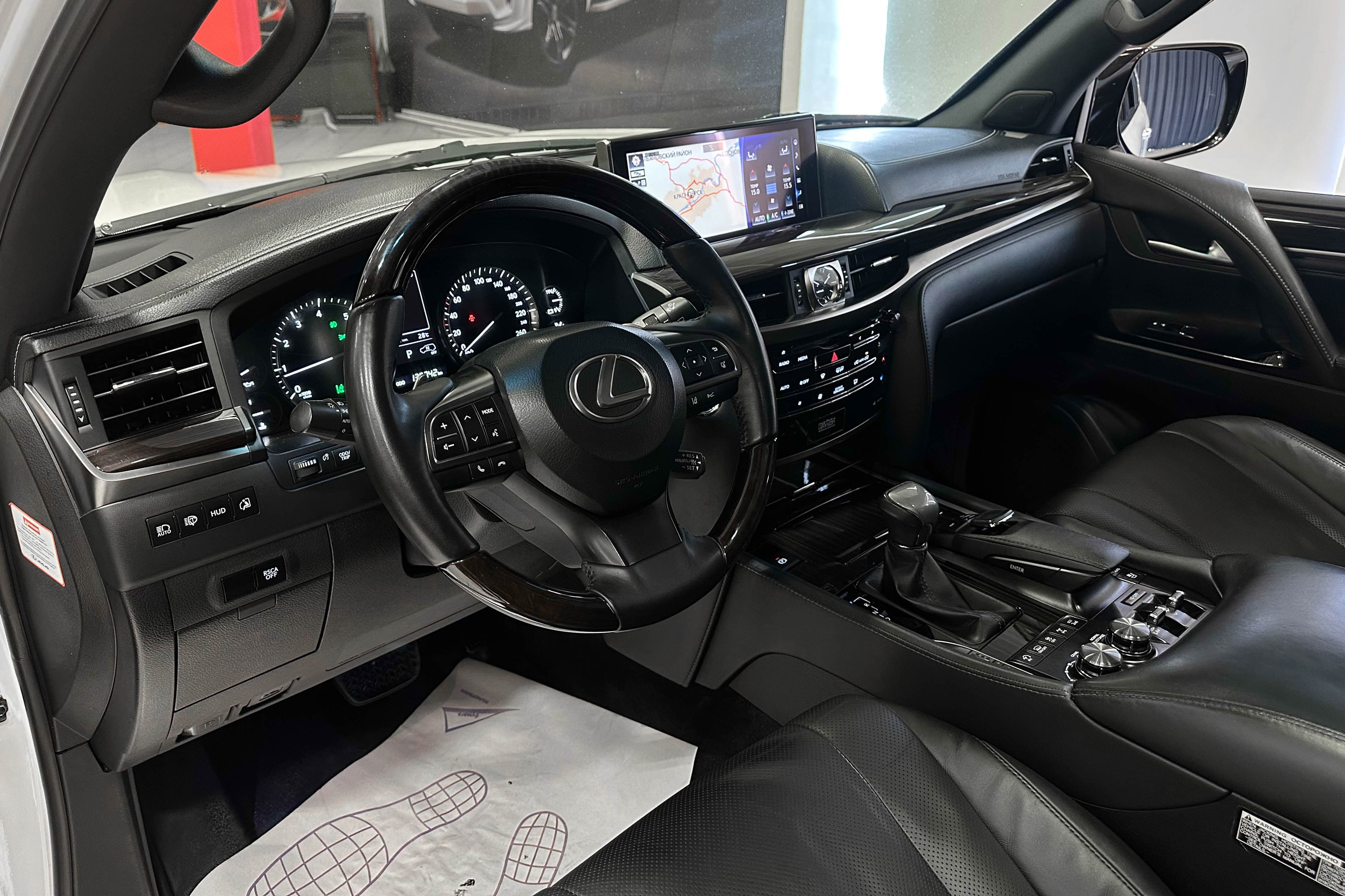 Lexus LX570 - фото 10