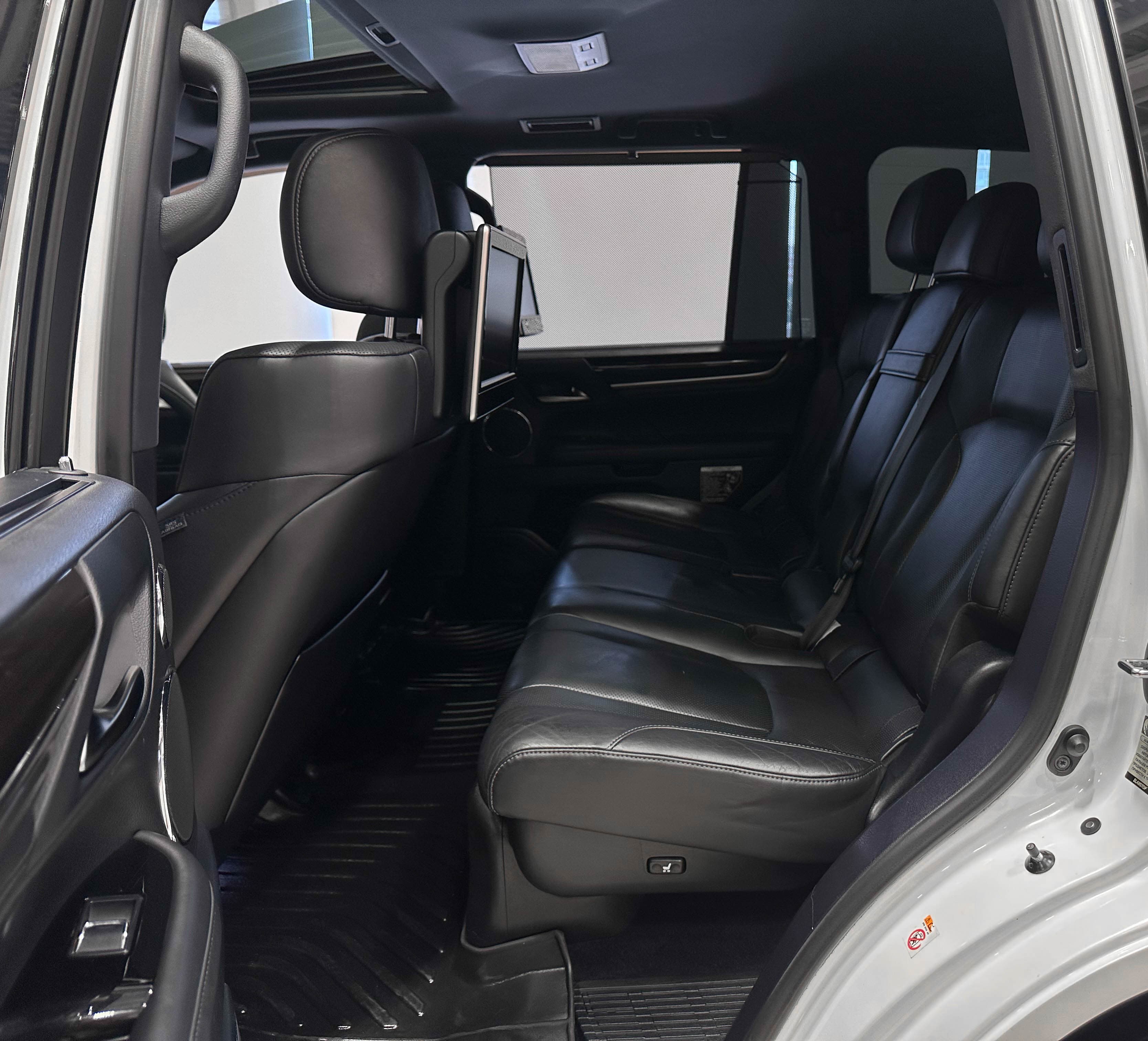 Lexus LX570 - фото 12