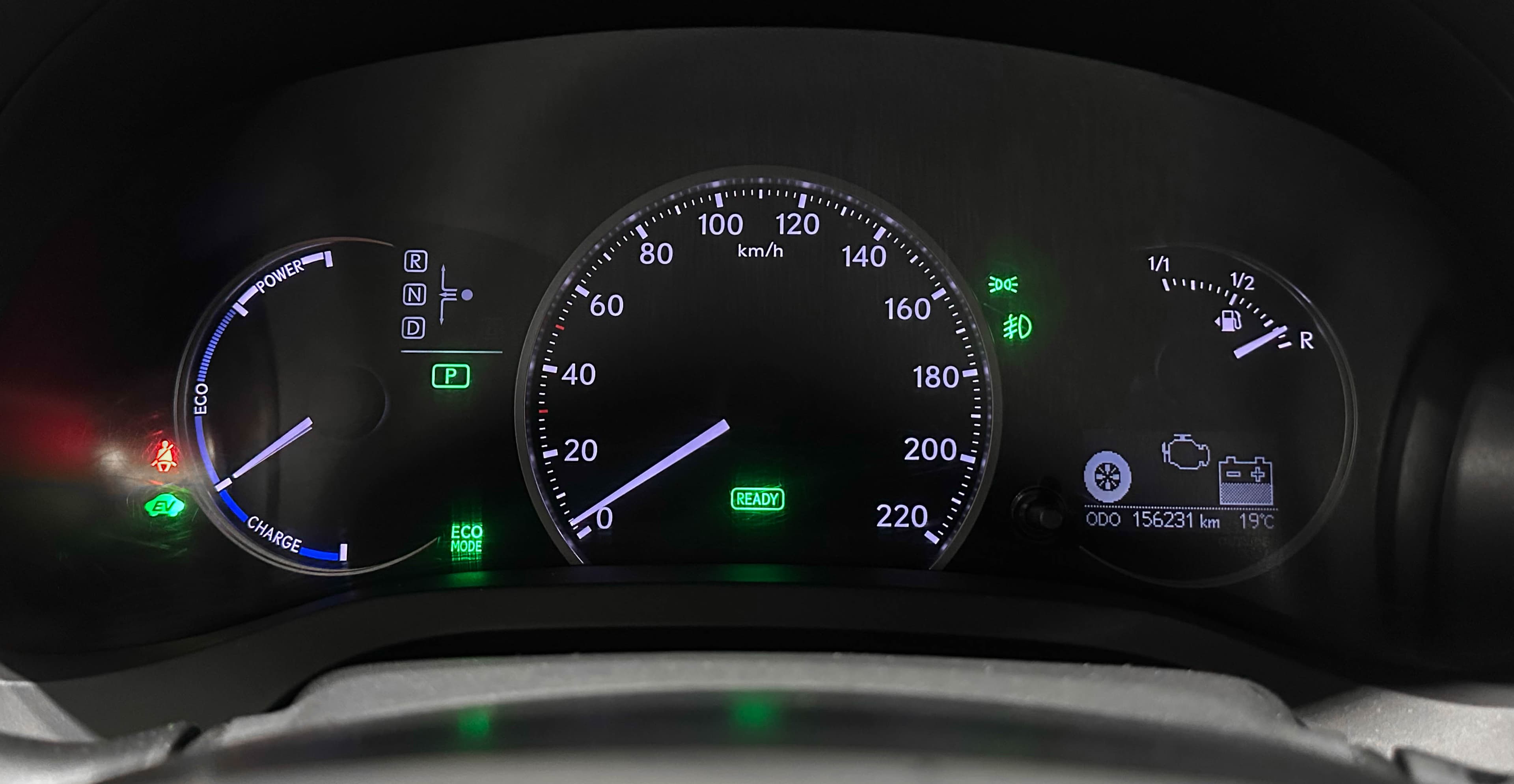 Lexus CT200H - фото 21