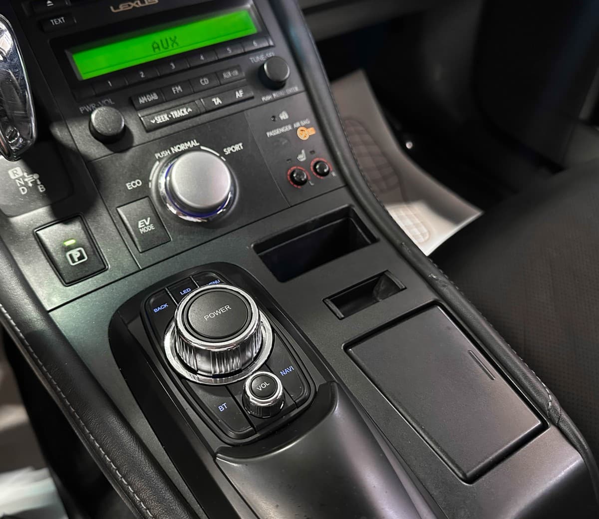 Lexus CT200H - фото 27