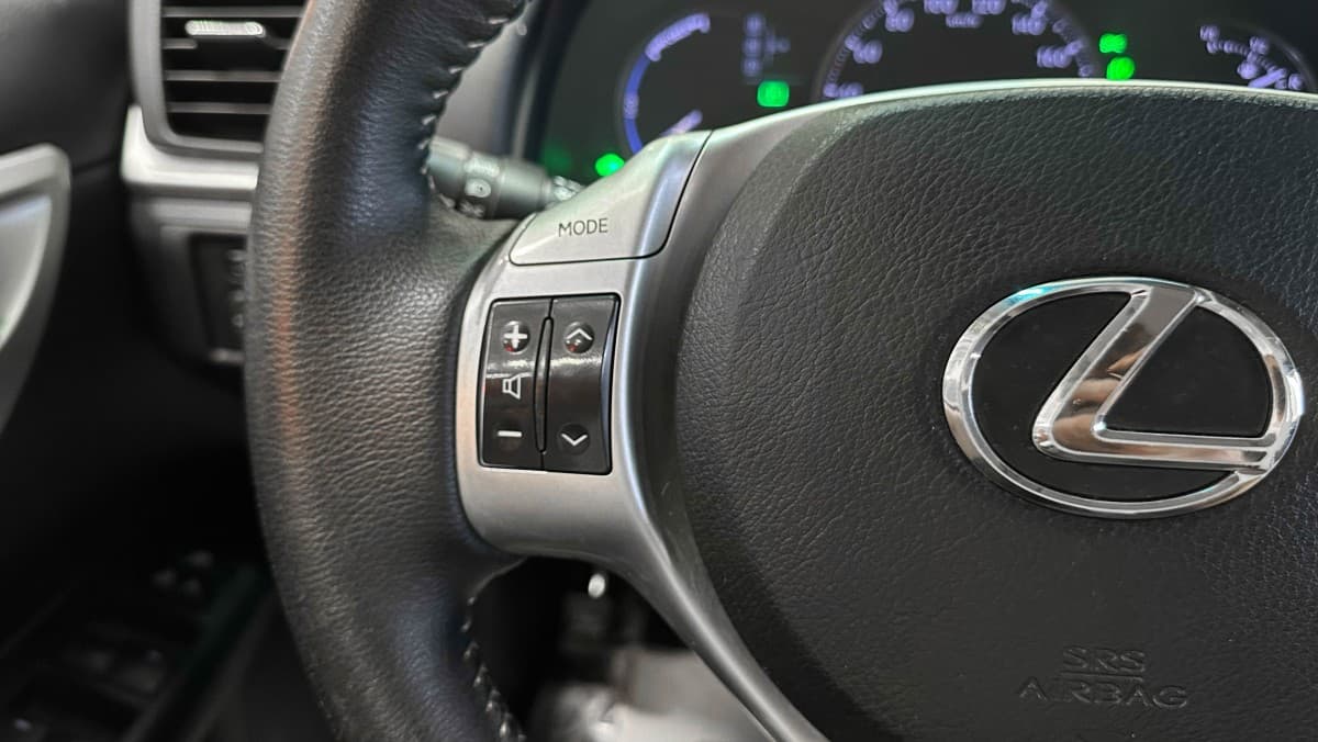 Lexus CT200H - фото 22