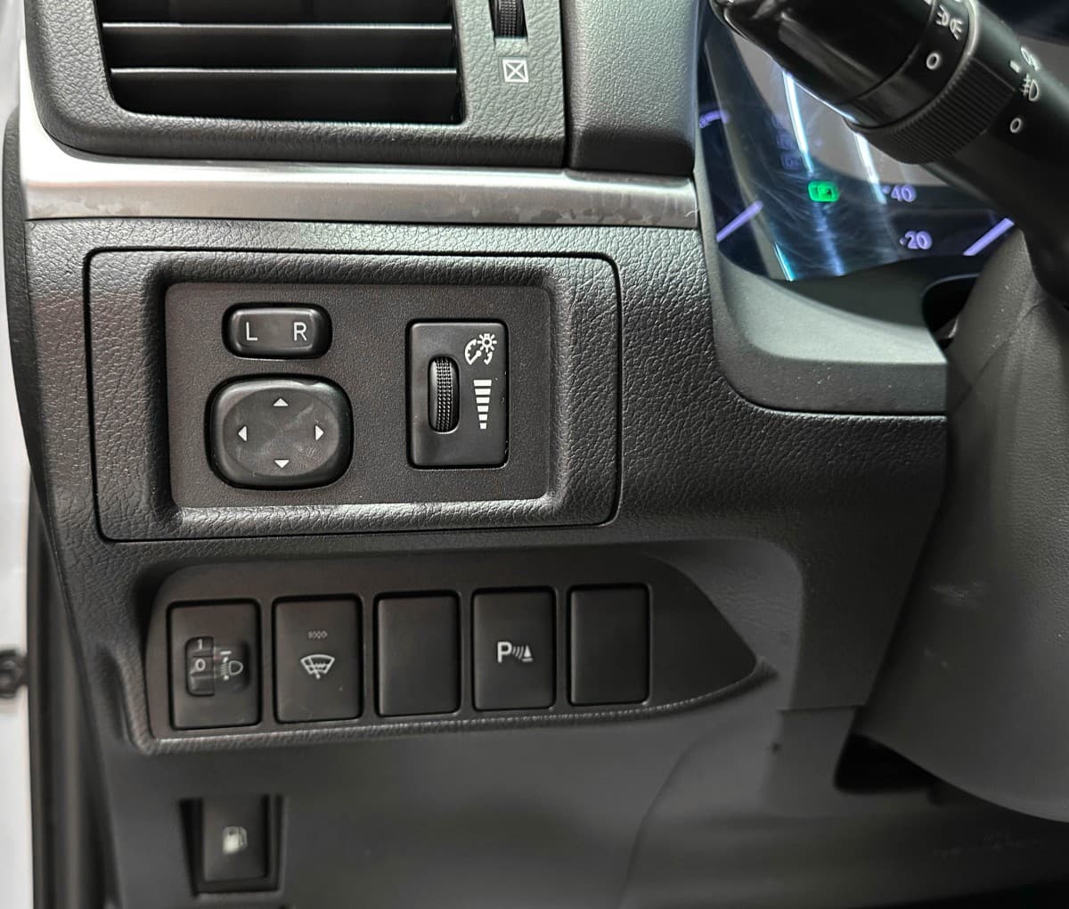Lexus CT200H - фото 19