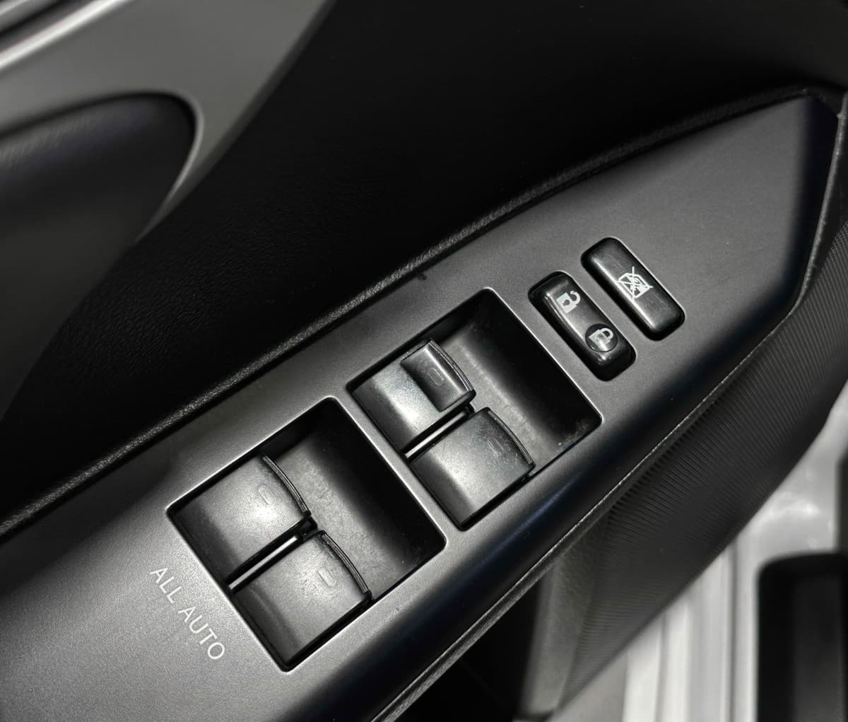 Lexus CT200H - фото 18