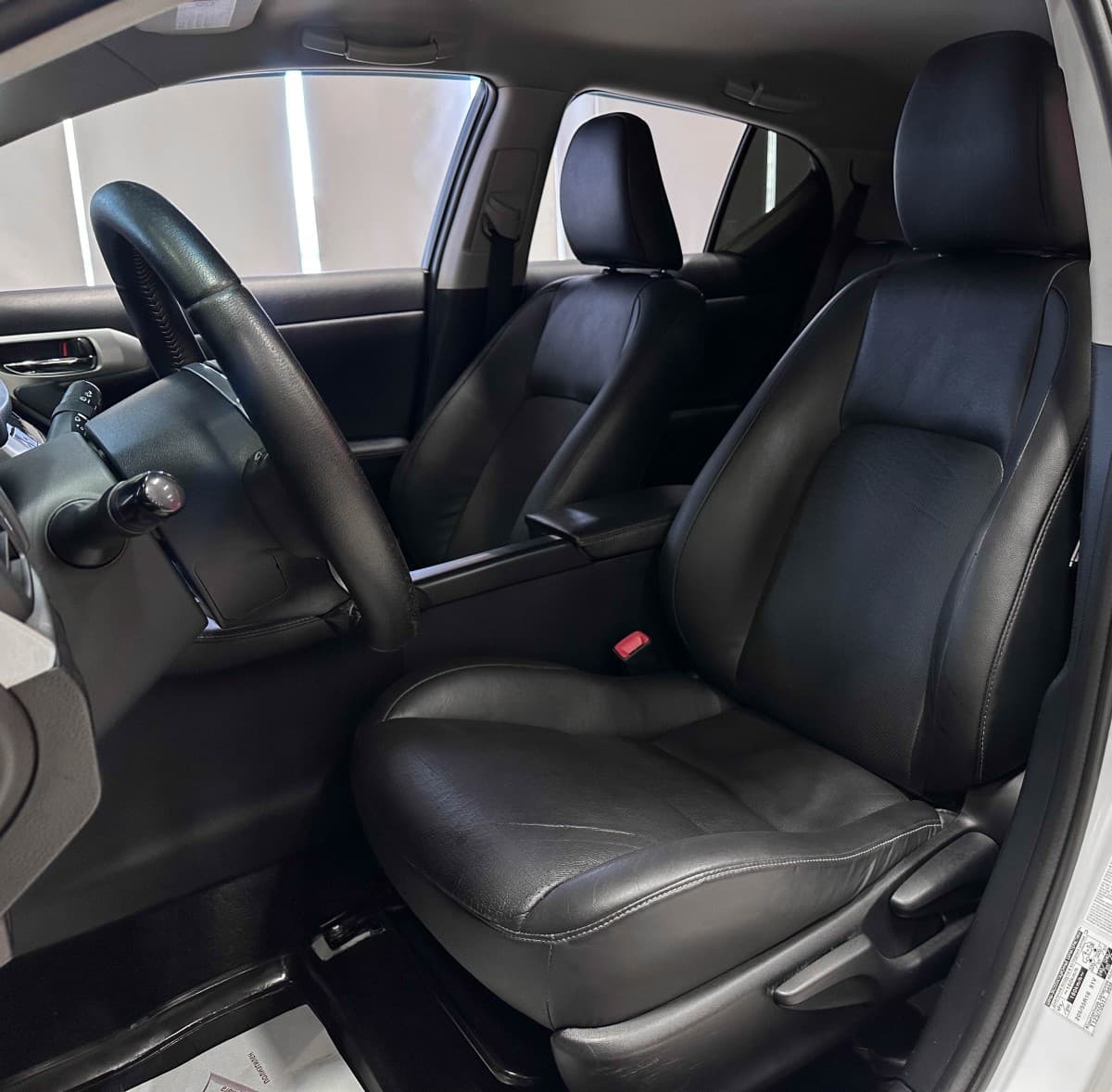 Lexus CT200H - фото 12