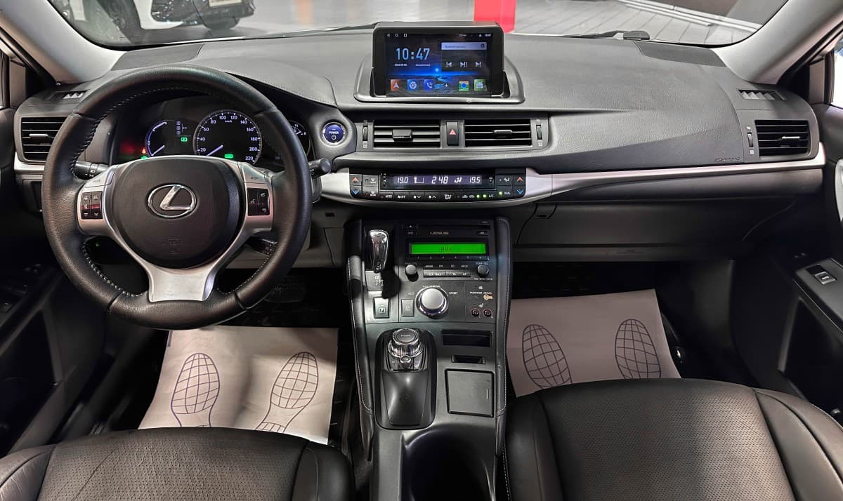 Lexus CT200H - фото 30