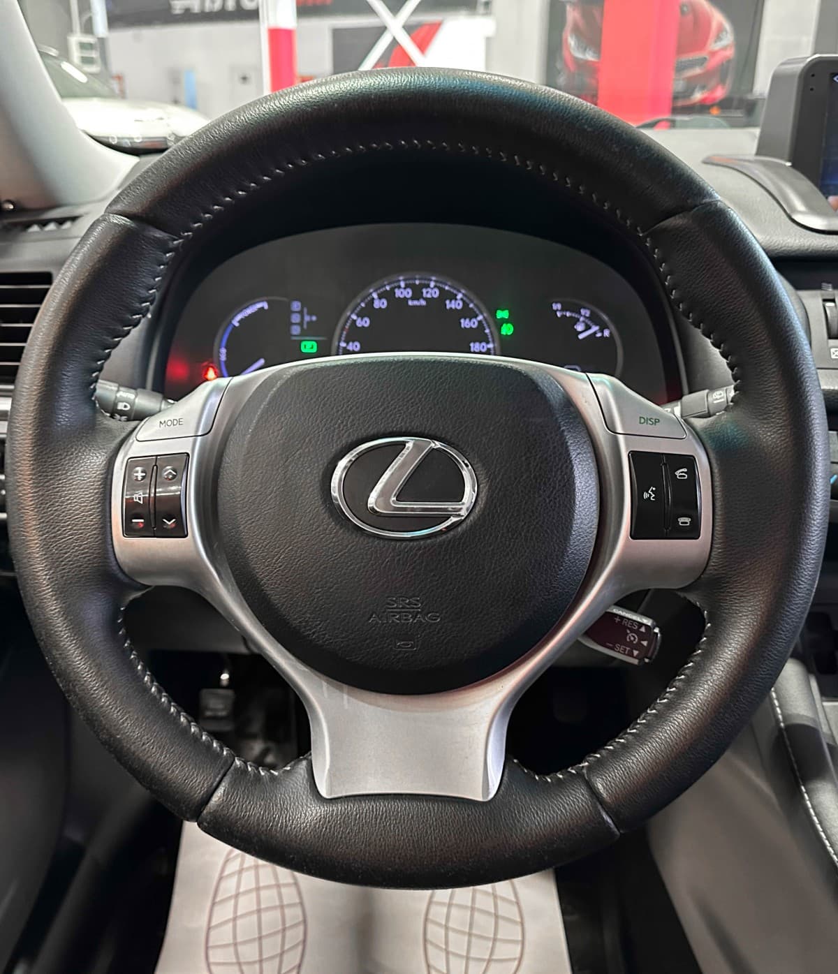 Lexus CT200H - фото 29