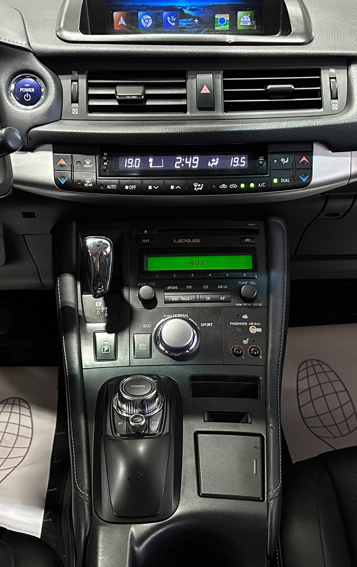 Lexus CT200H - фото 28