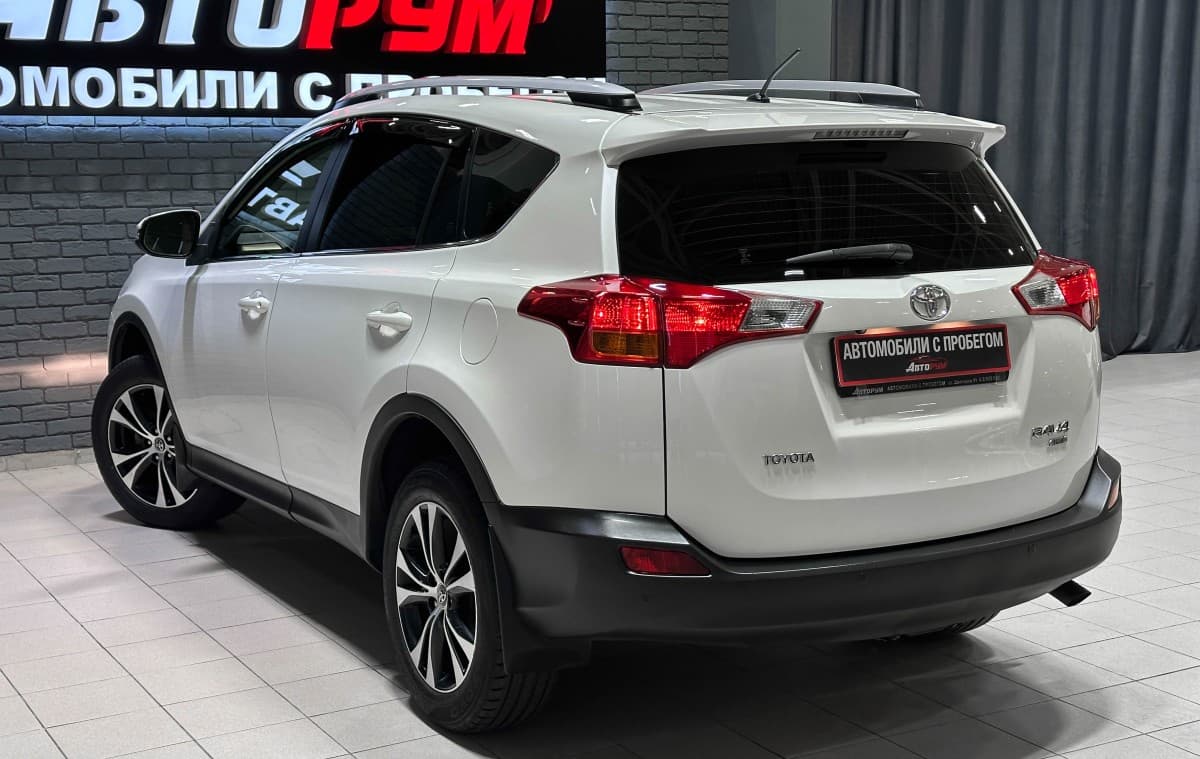Toyota RAV4 - фото 9