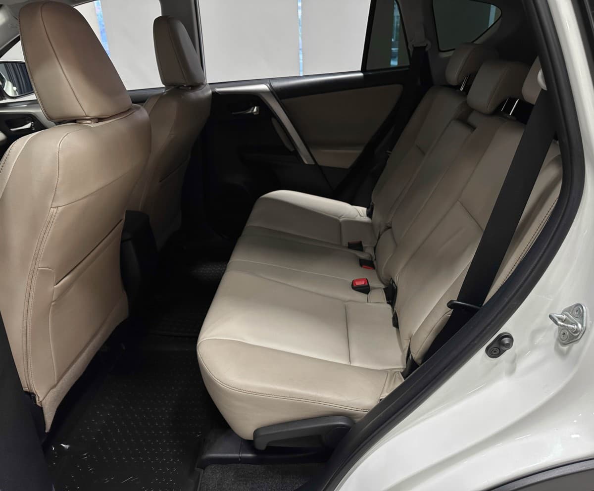 Toyota RAV4 - фото 12