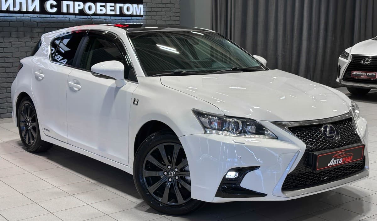 Lexus CT200H - фото 6