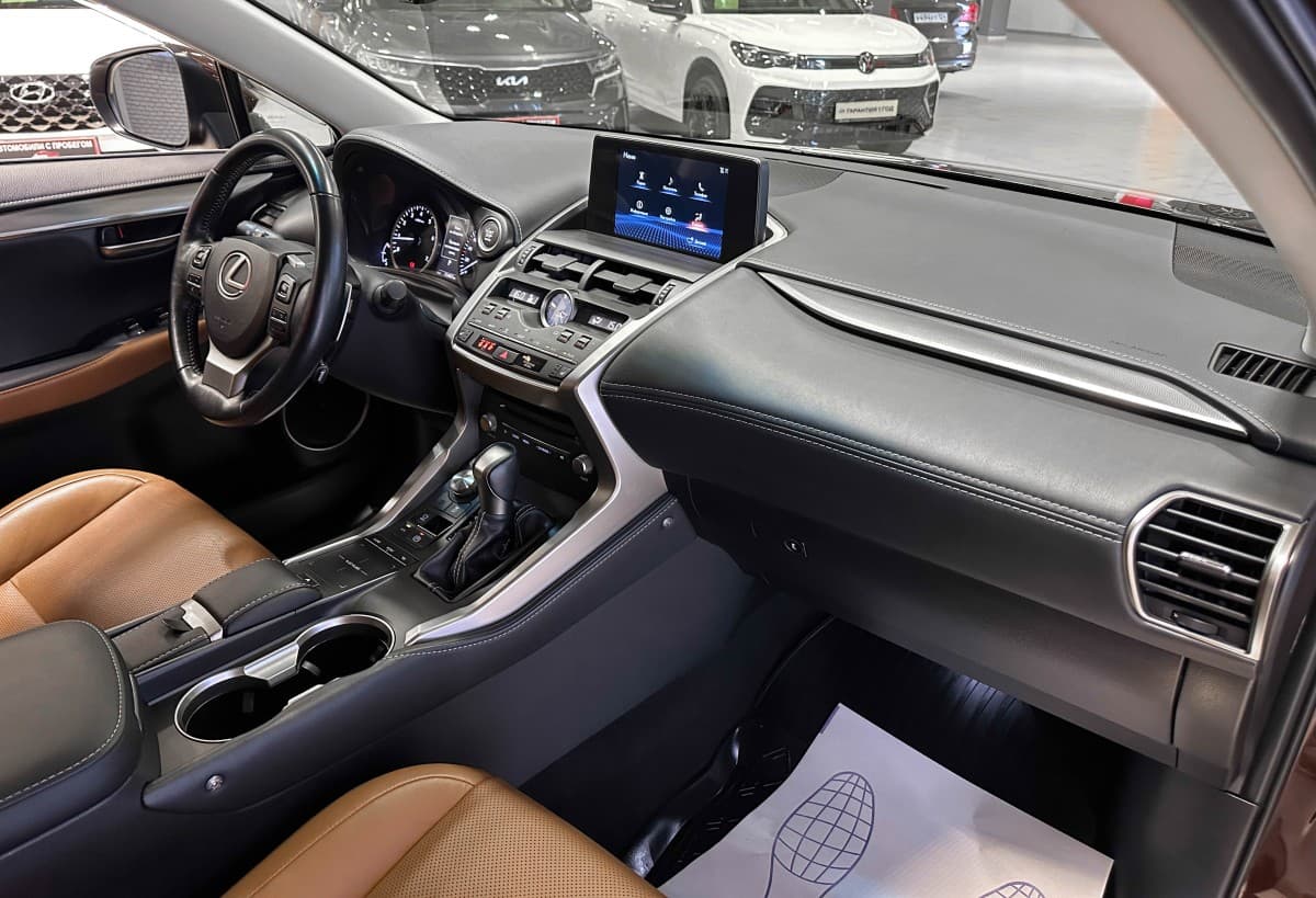 Lexus NX300 - фото 16