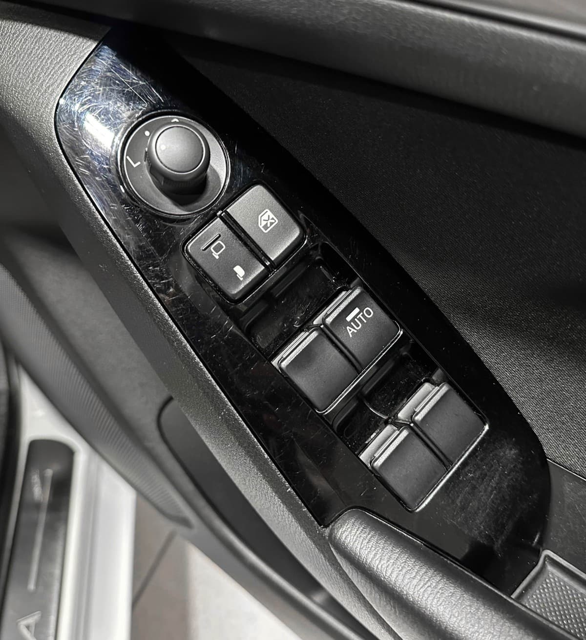 Mazda Axela - фото 17