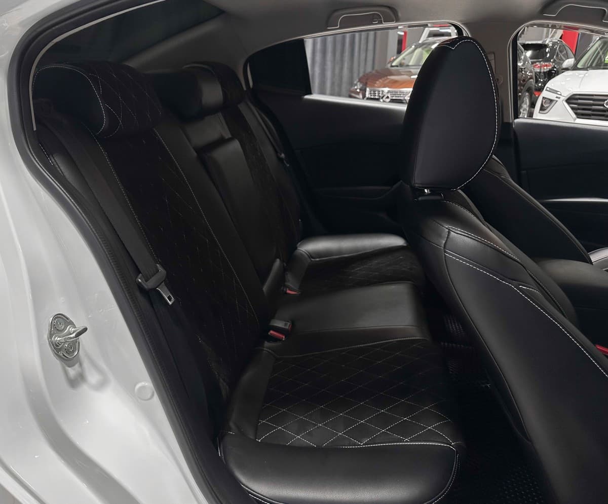 Mazda Axela - фото 12