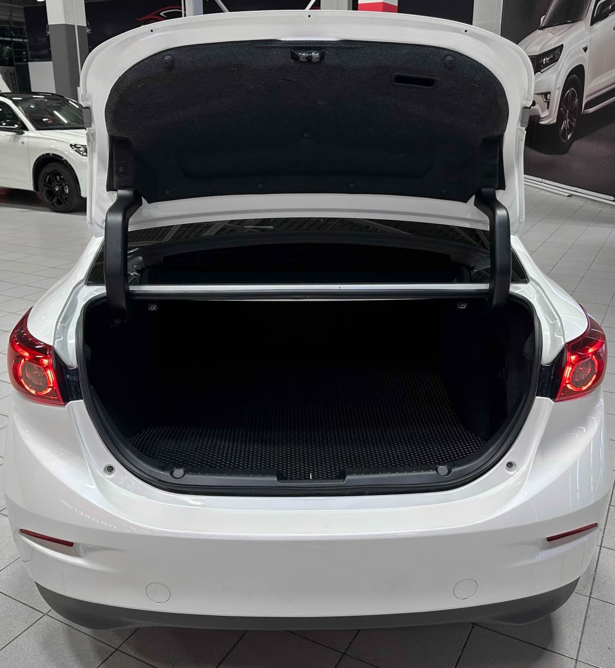 Mazda Axela - фото 13