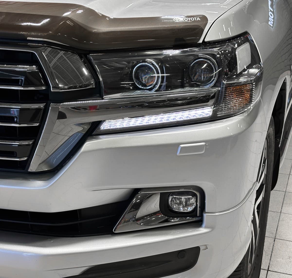 Toyota Land Cruiser 200 - фото 4