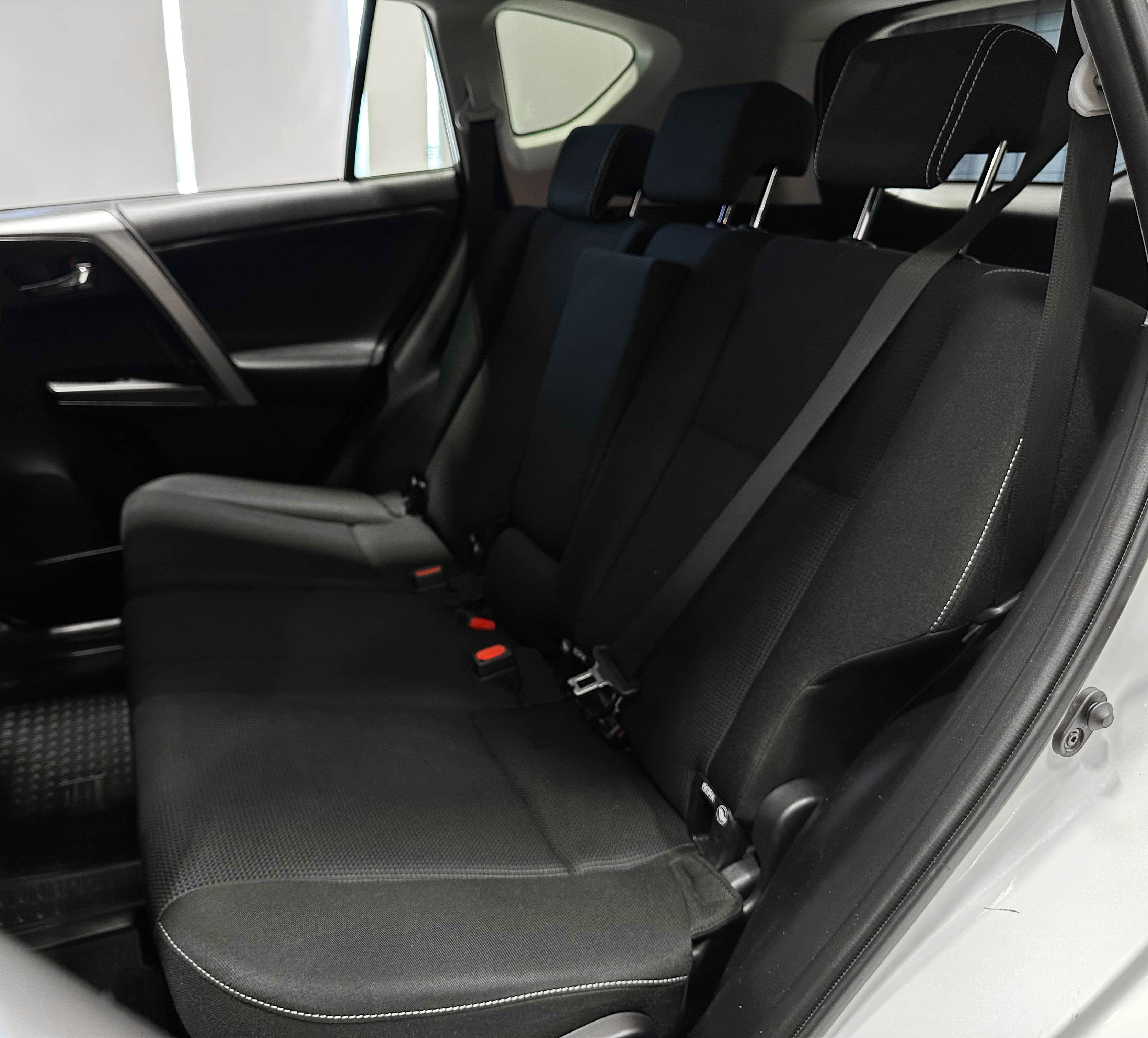 Toyota RAV4 - фото 9