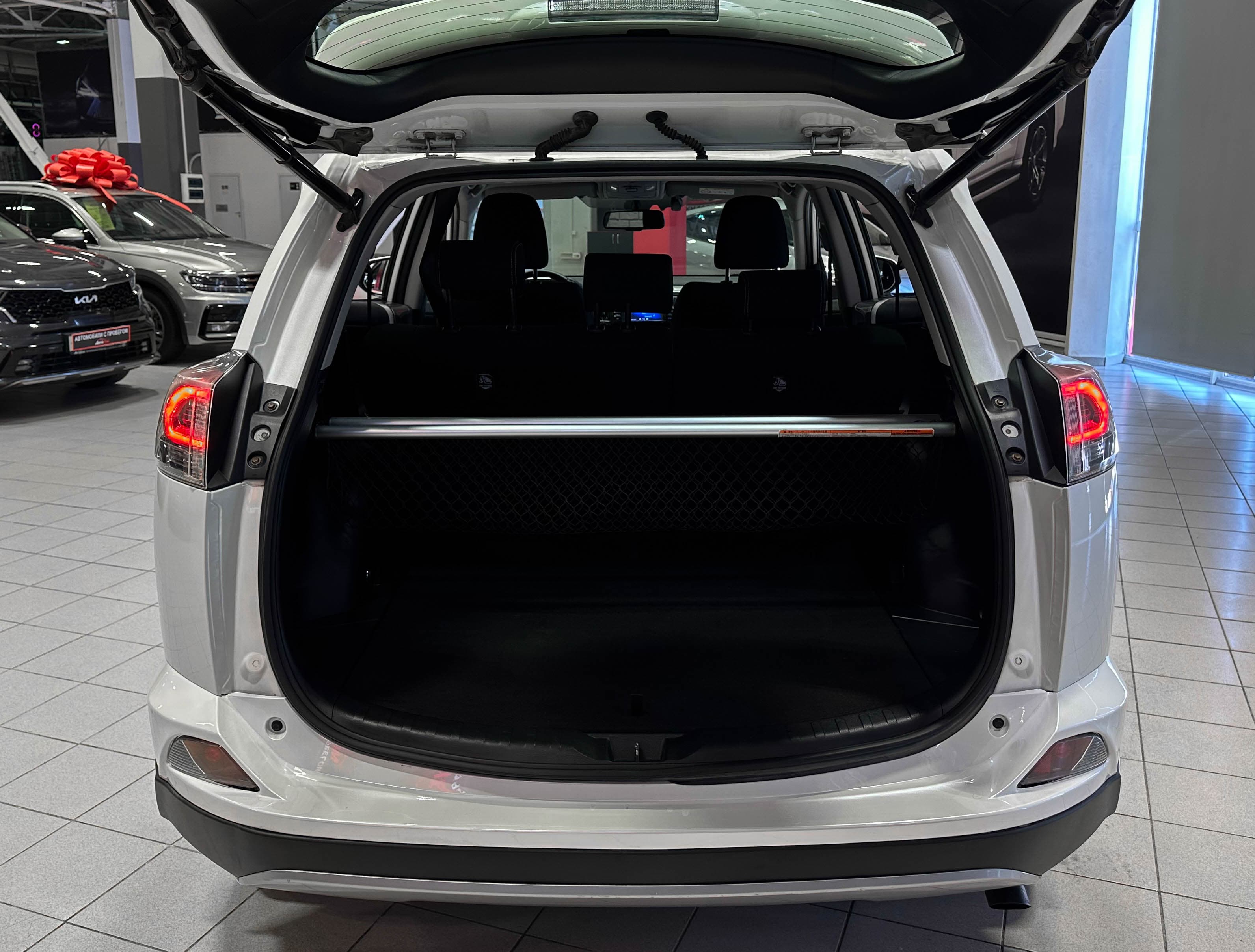 Toyota RAV4 - фото 10