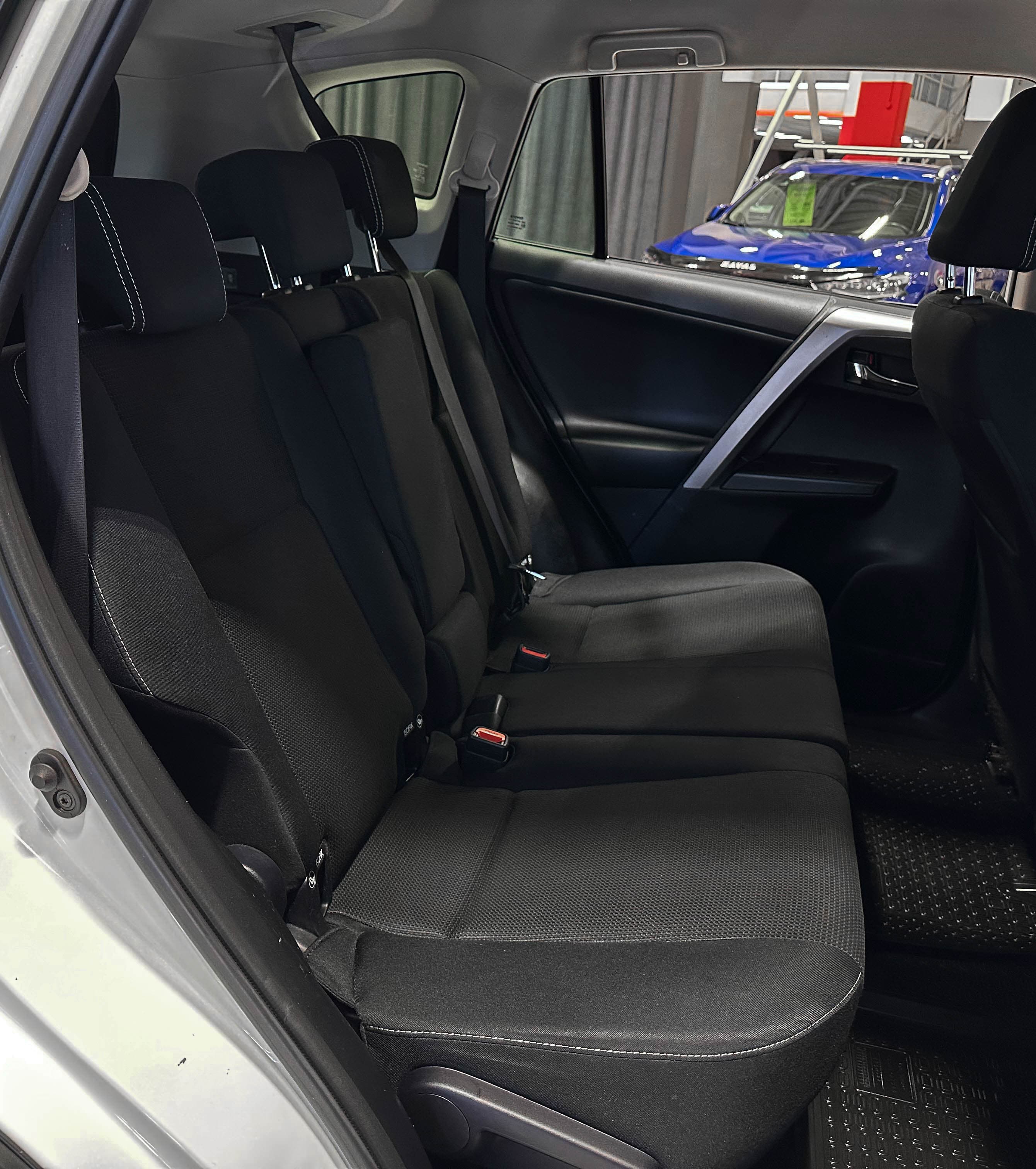 Toyota RAV4 - фото 11