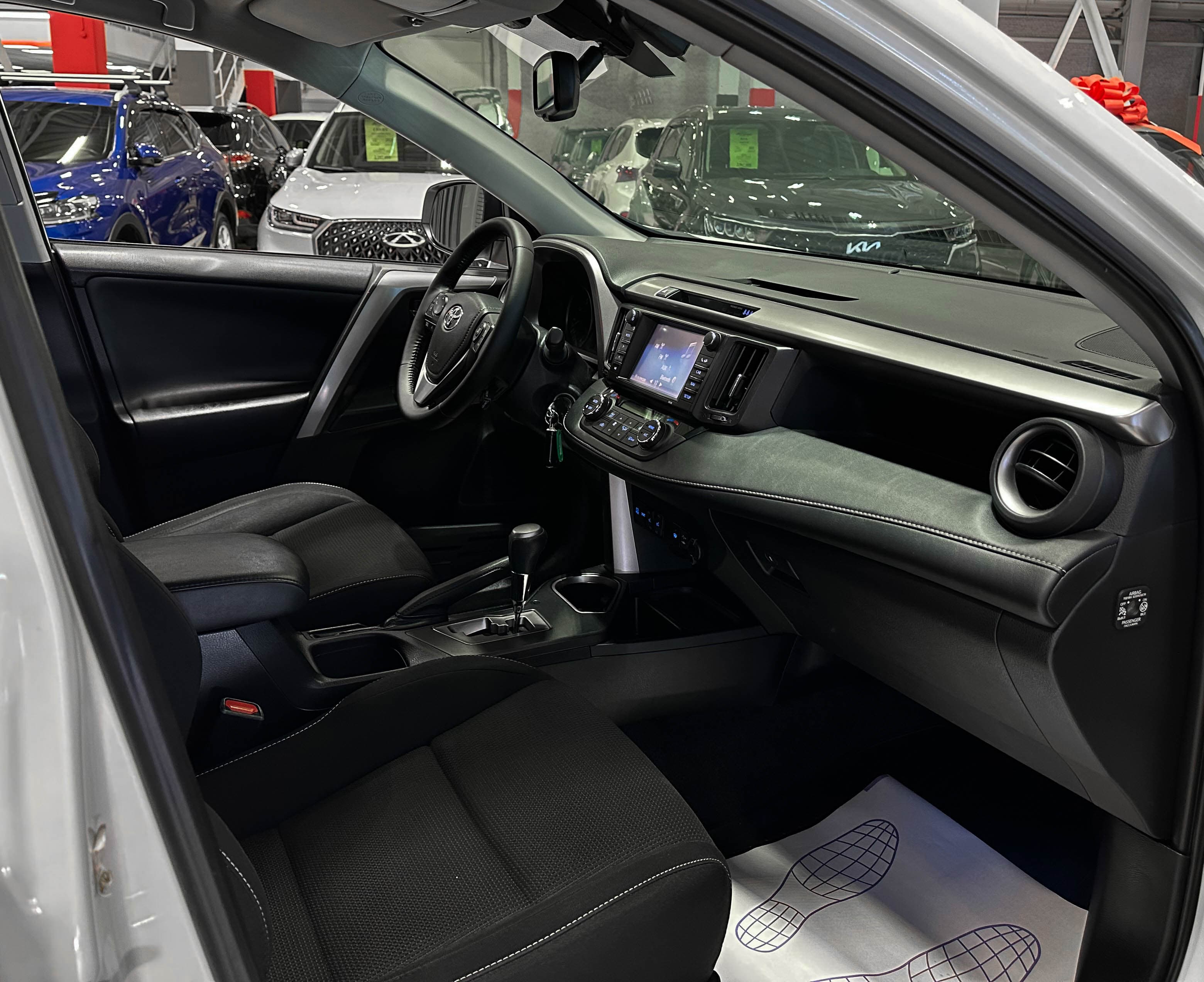 Toyota RAV4 - фото 13