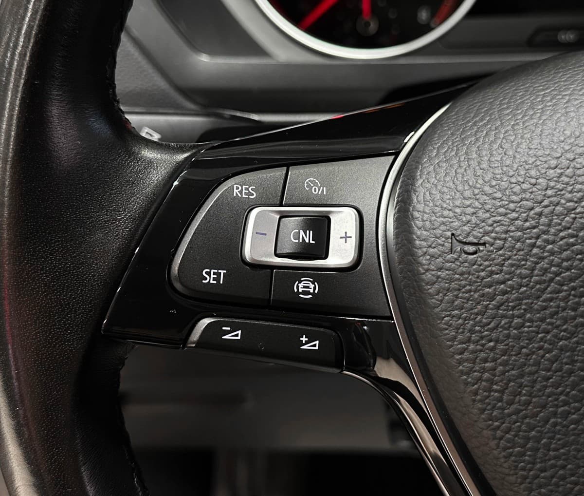 Volkswagen Tiguan - фото 19