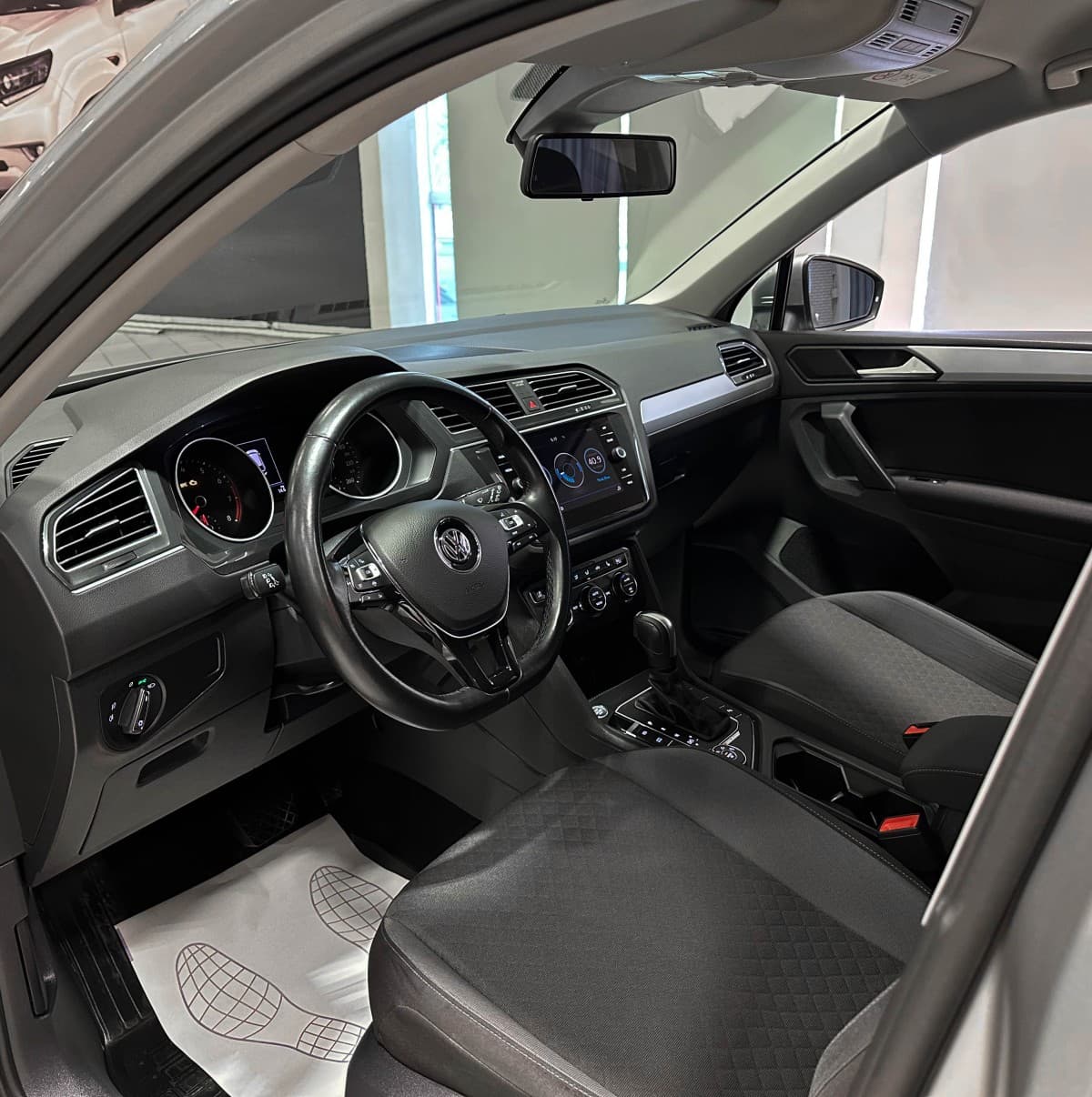 Volkswagen Tiguan - фото 10