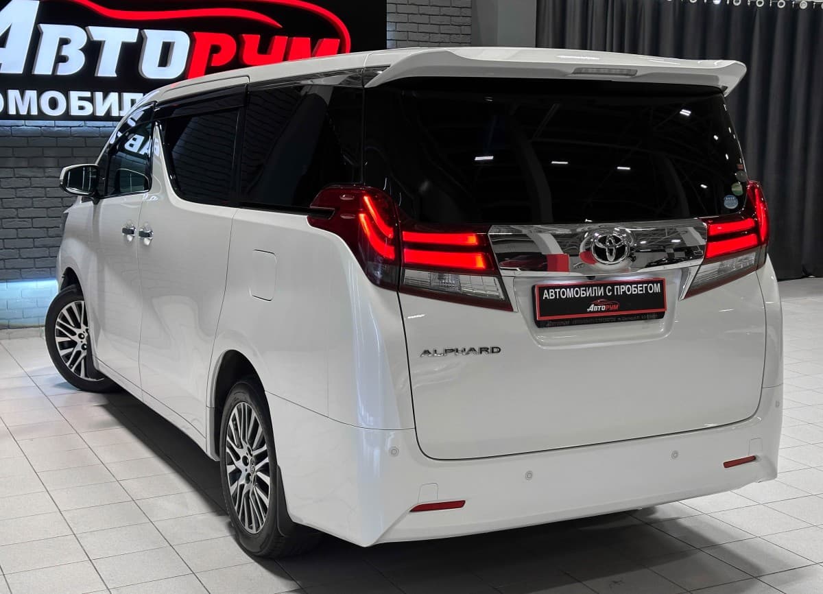 Toyota Alphard - фото 9