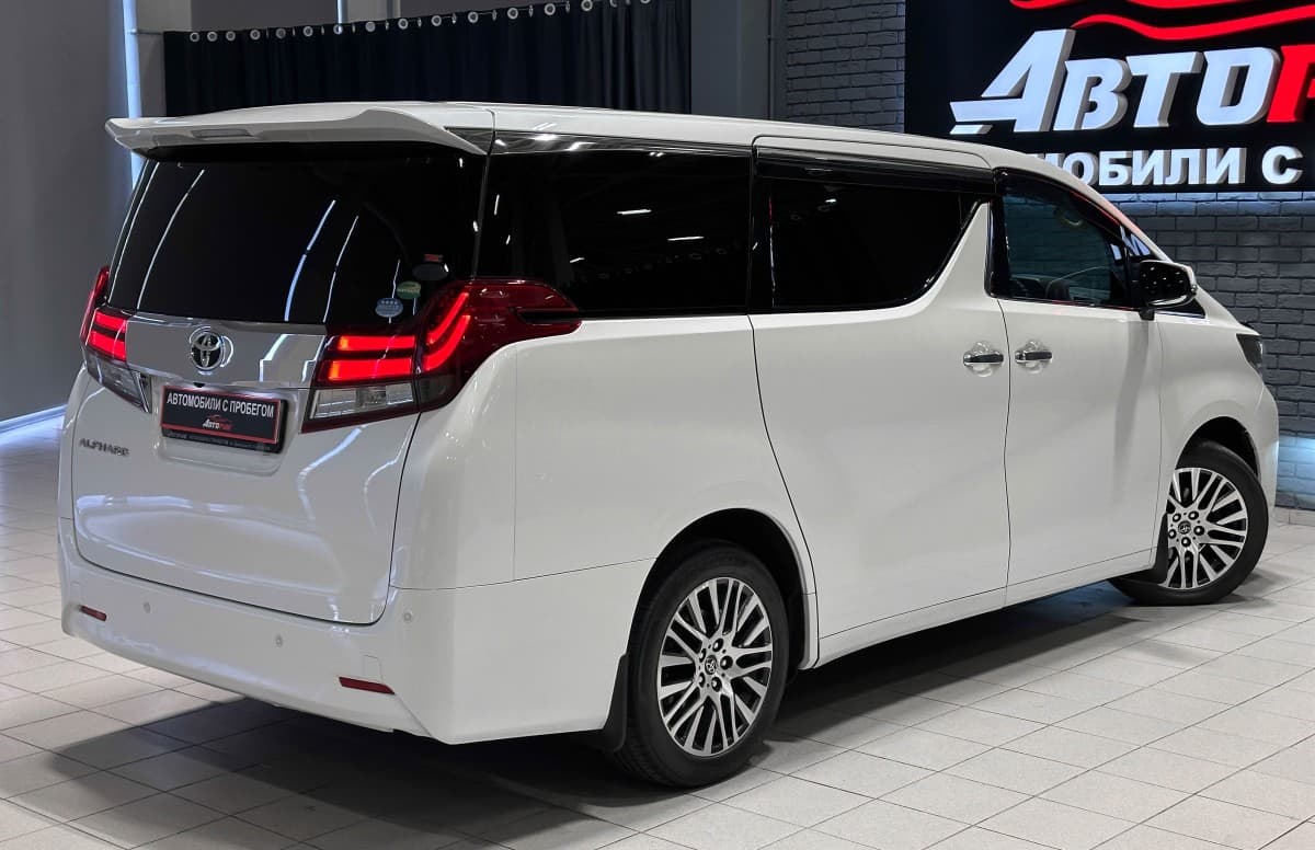 Toyota Alphard - фото 6