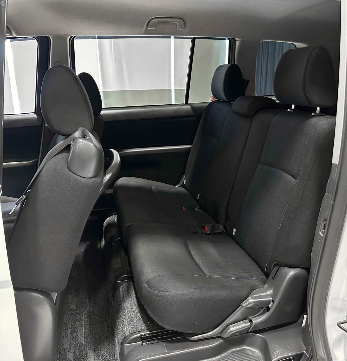 Toyota Isis - фото 14