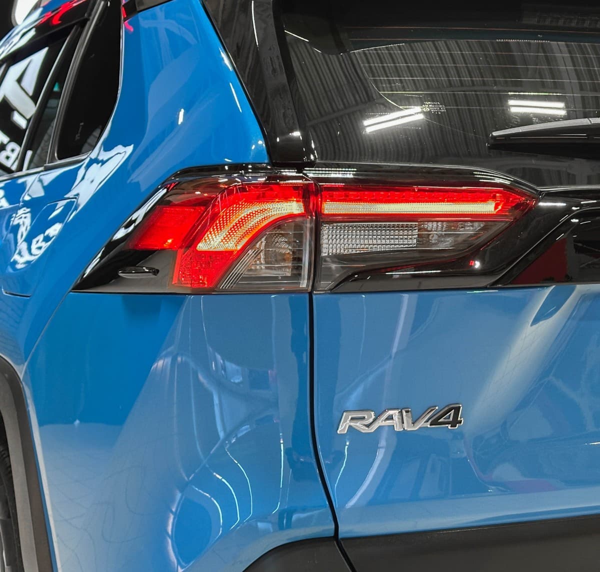 Toyota RAV4 - фото 8