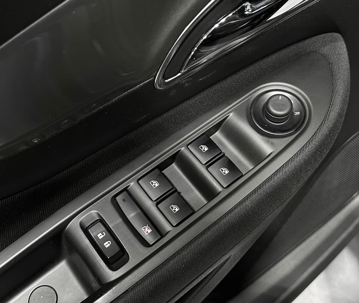 Opel Mokka - фото 17