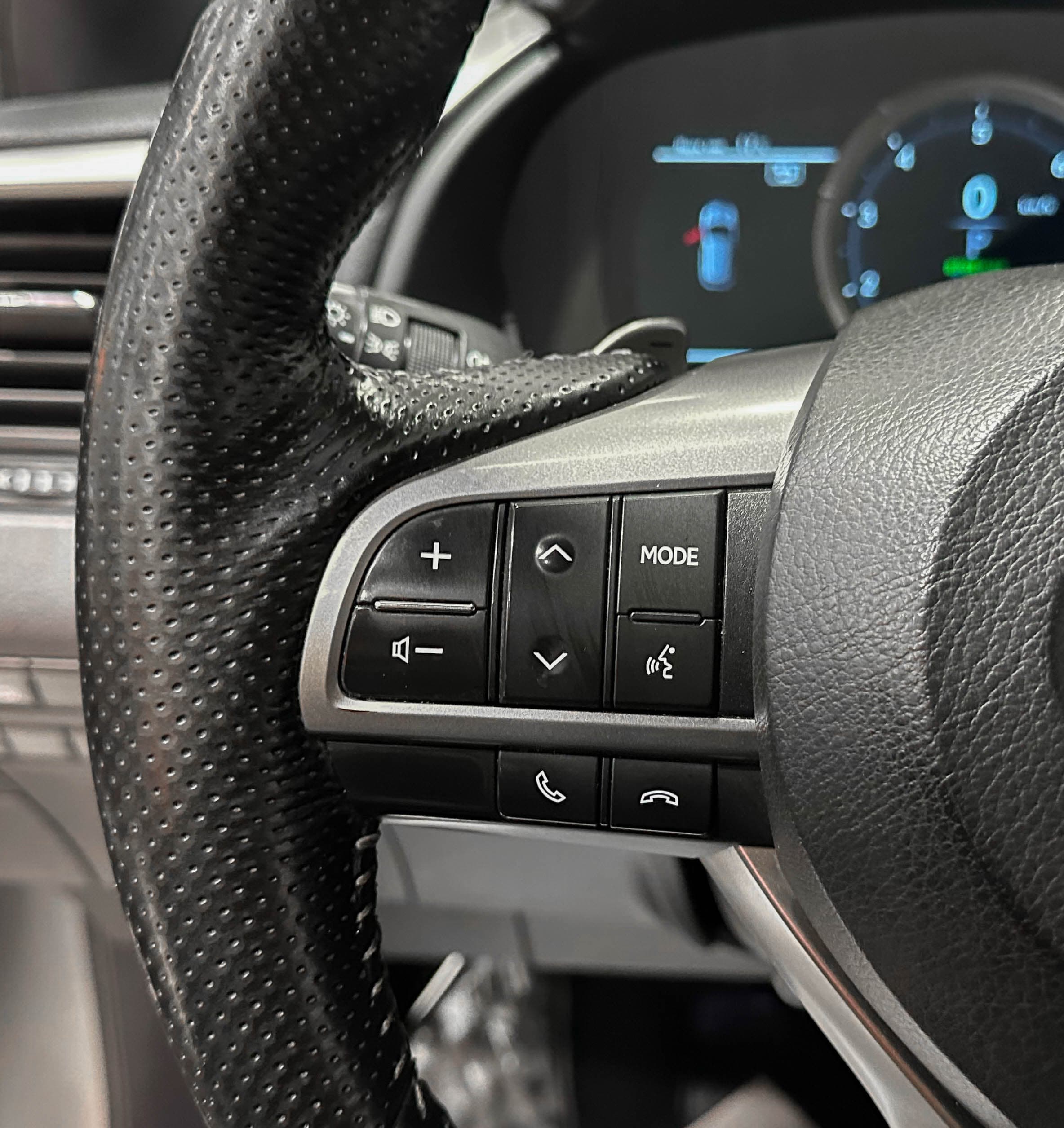 Lexus RX200T - фото 22