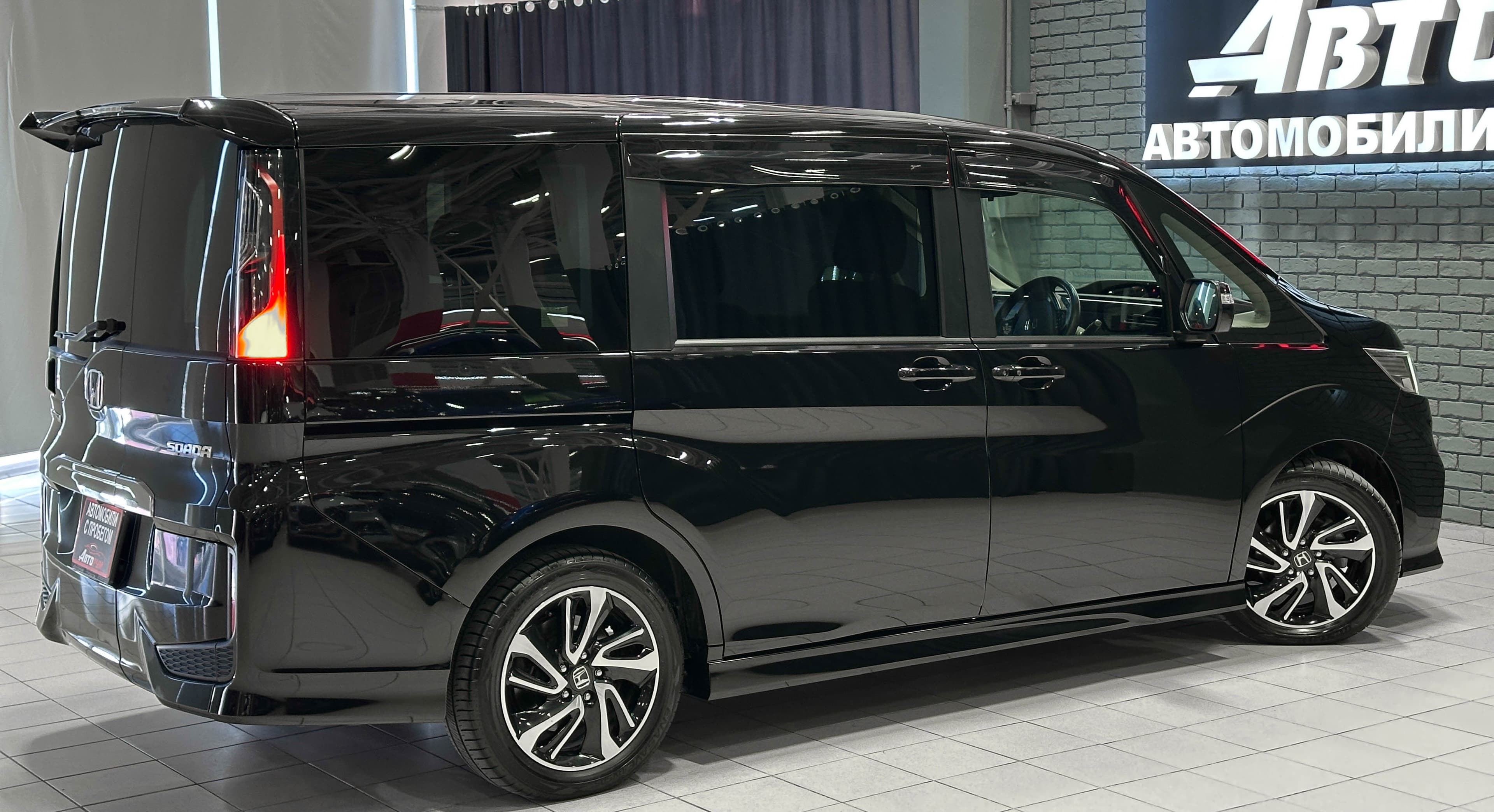 Honda Stepwgn SPADA - фото 6