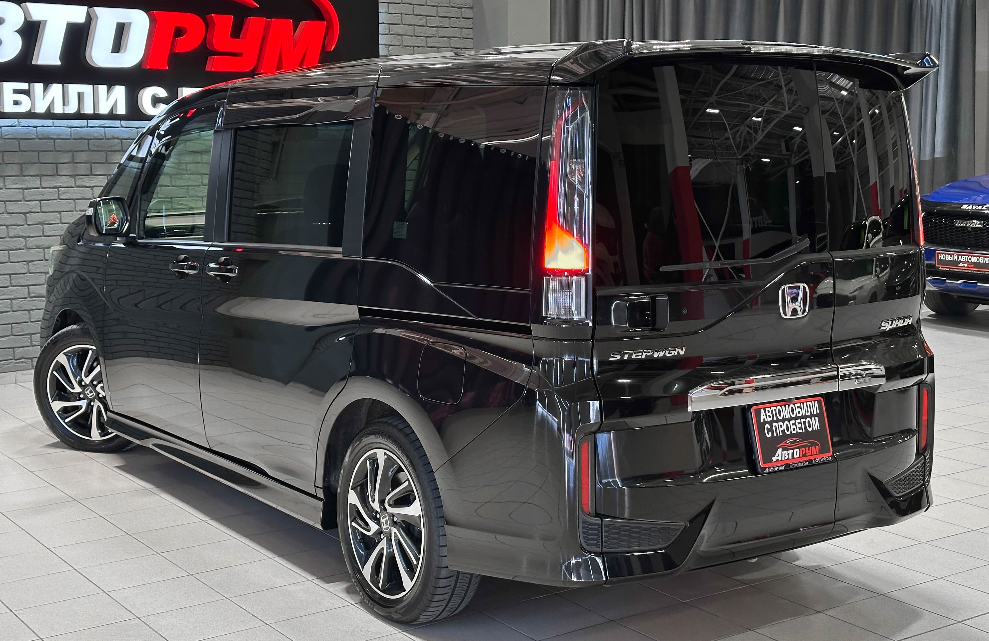 Honda Stepwgn SPADA - фото 9
